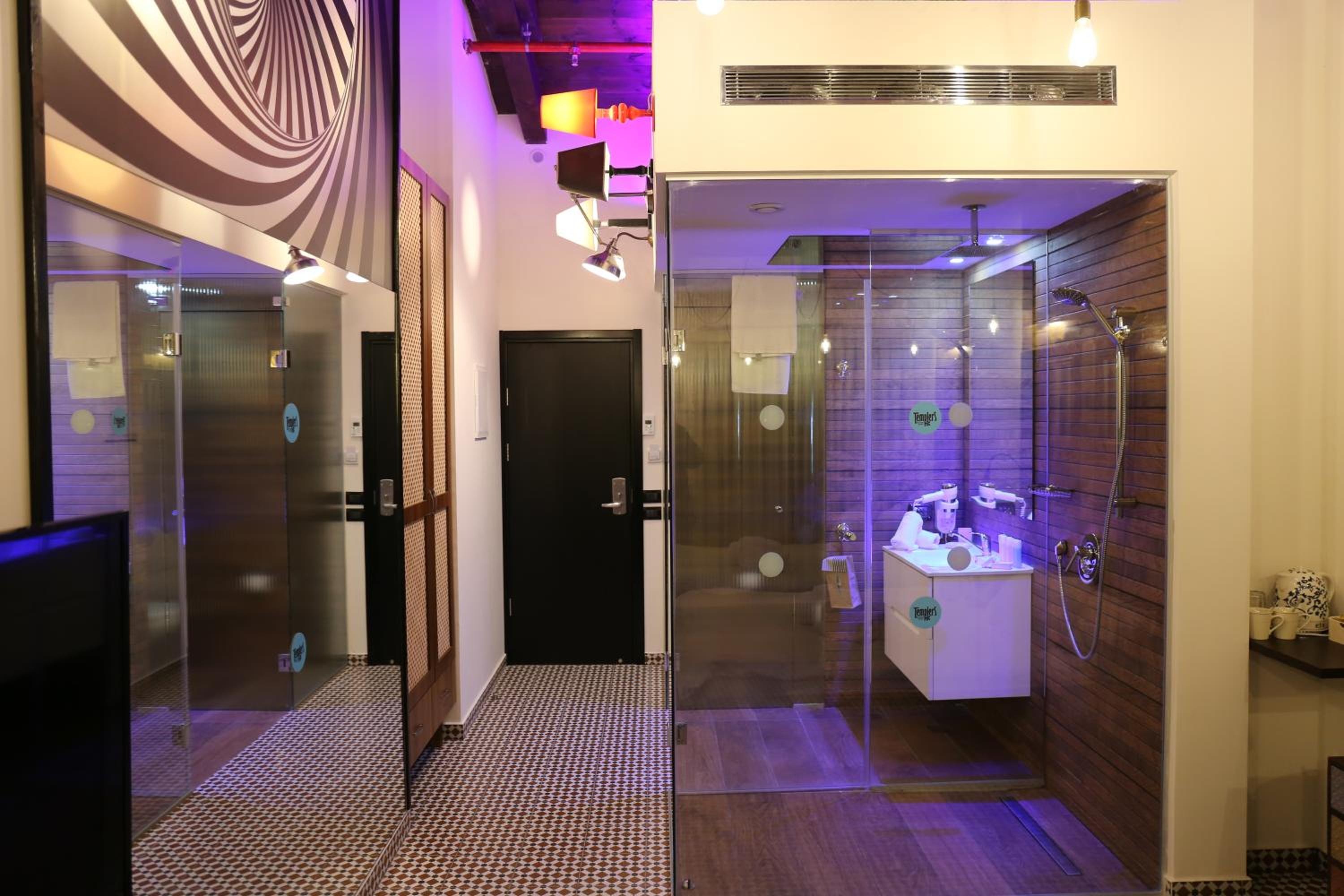 Superior Room with Patio - Photo 9