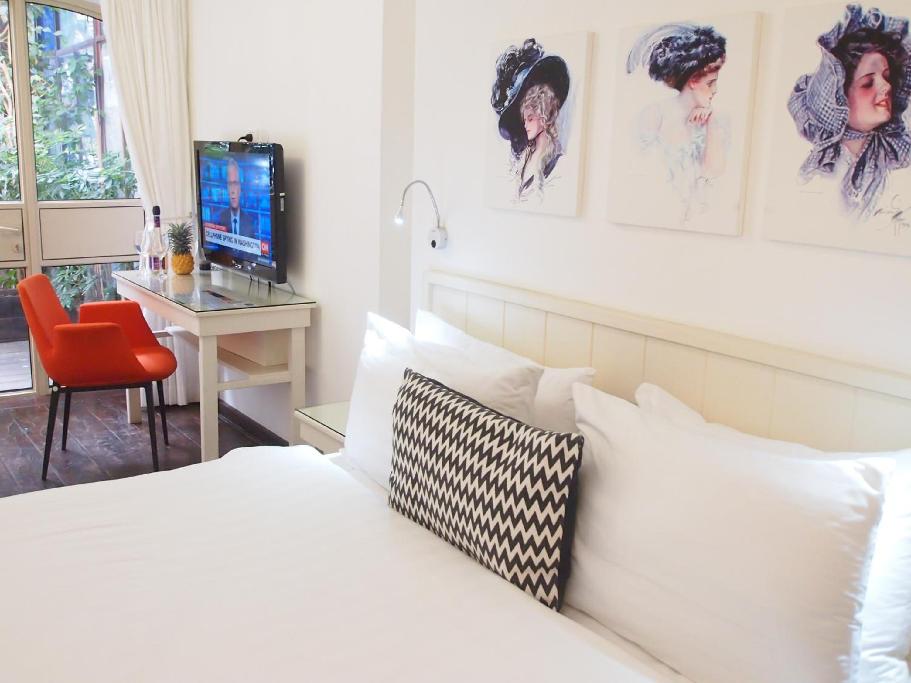 Superior Room with Patio - Photo 1