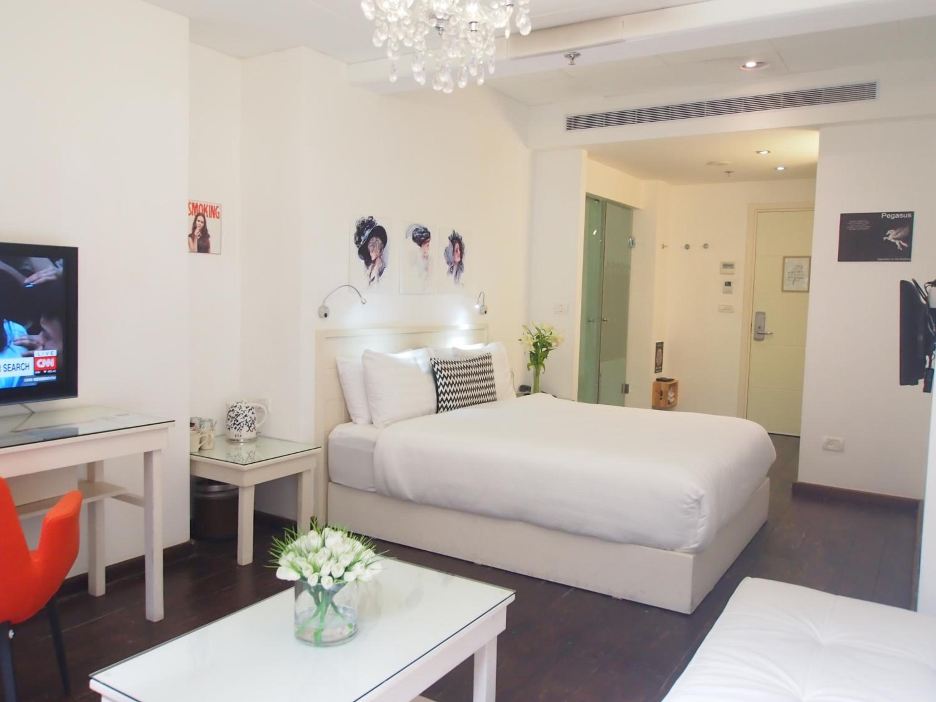 Superior Room with Patio - Photo 10
