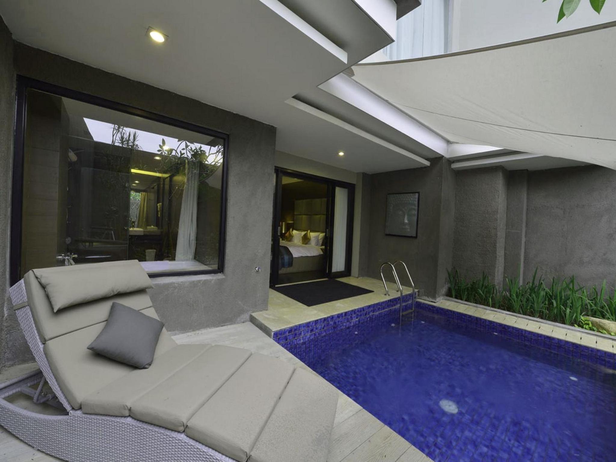 Suite with Private Pool photo 2
