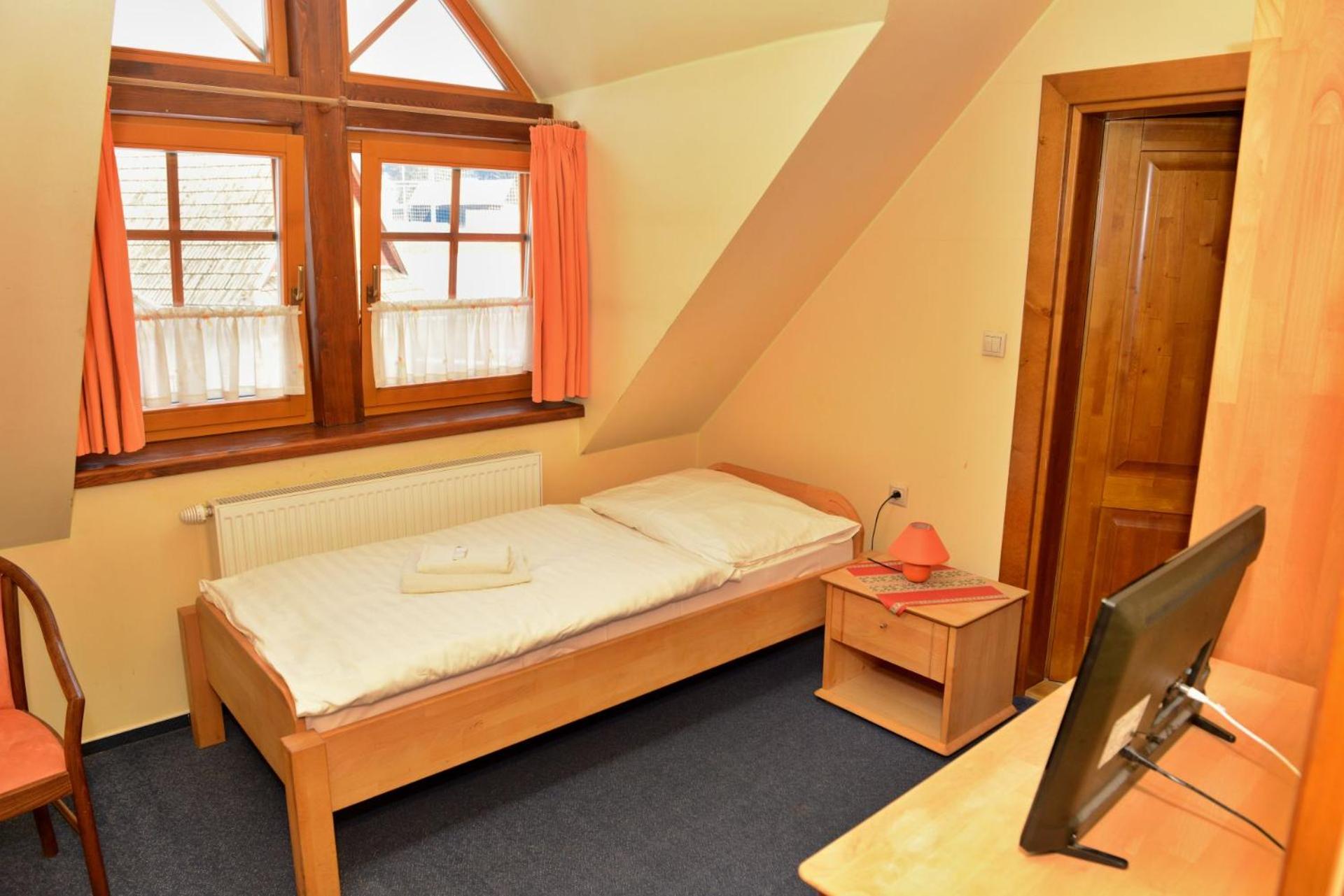 Twin Room - Photo 2