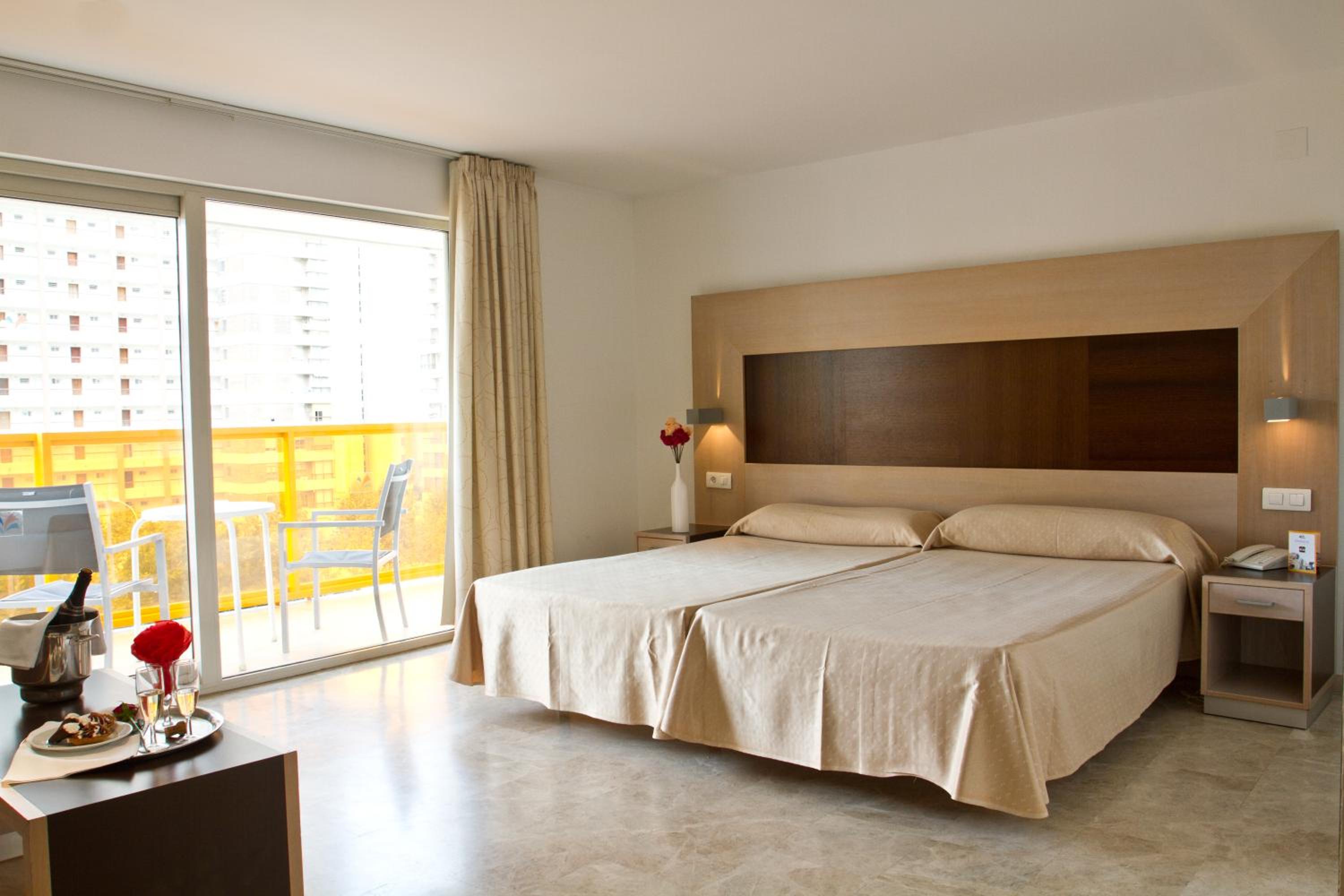 Twin Room - Photo 2