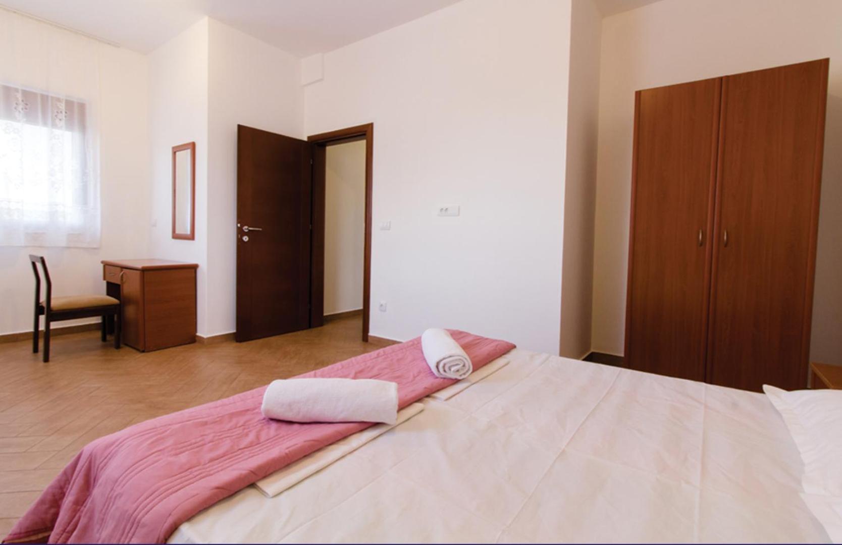 One-Bedroom Apartment - Photo 11