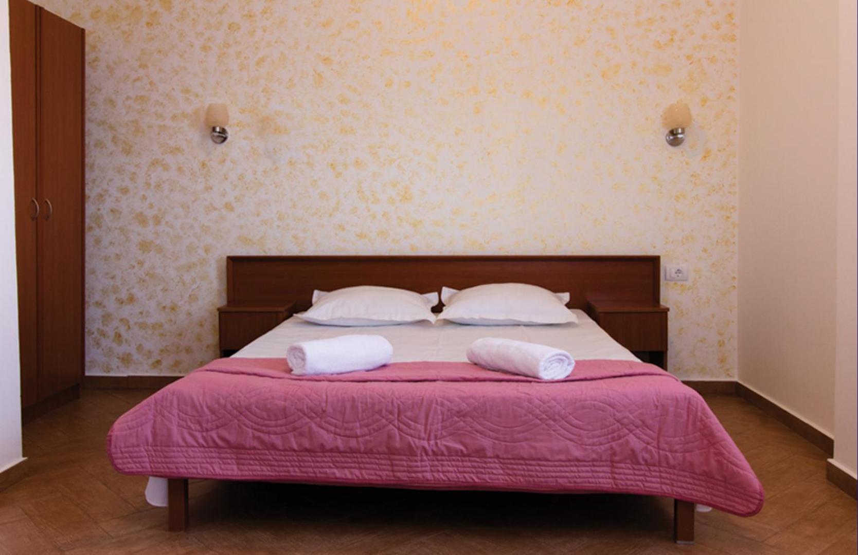 One-Bedroom Apartment - Photo 4