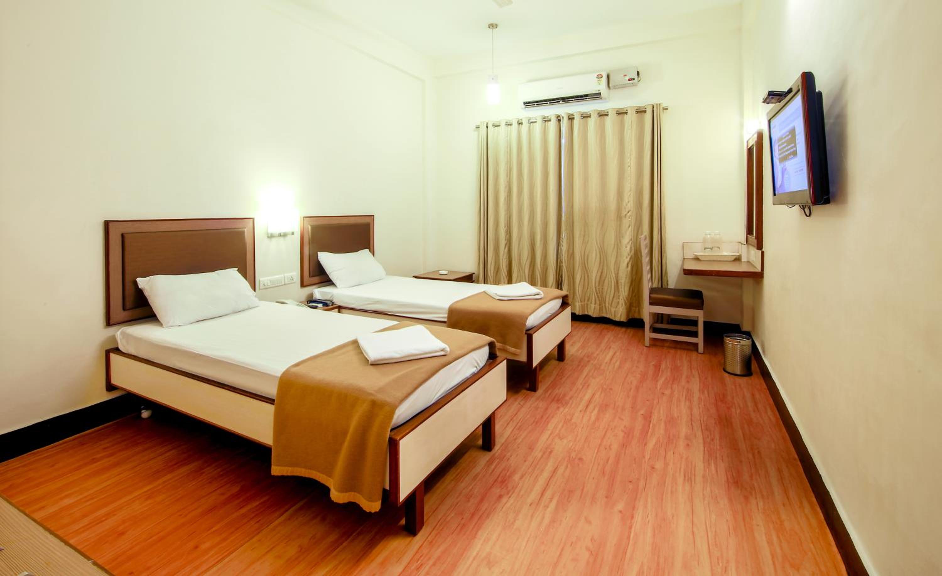 Standard Twin Room - Photo 2