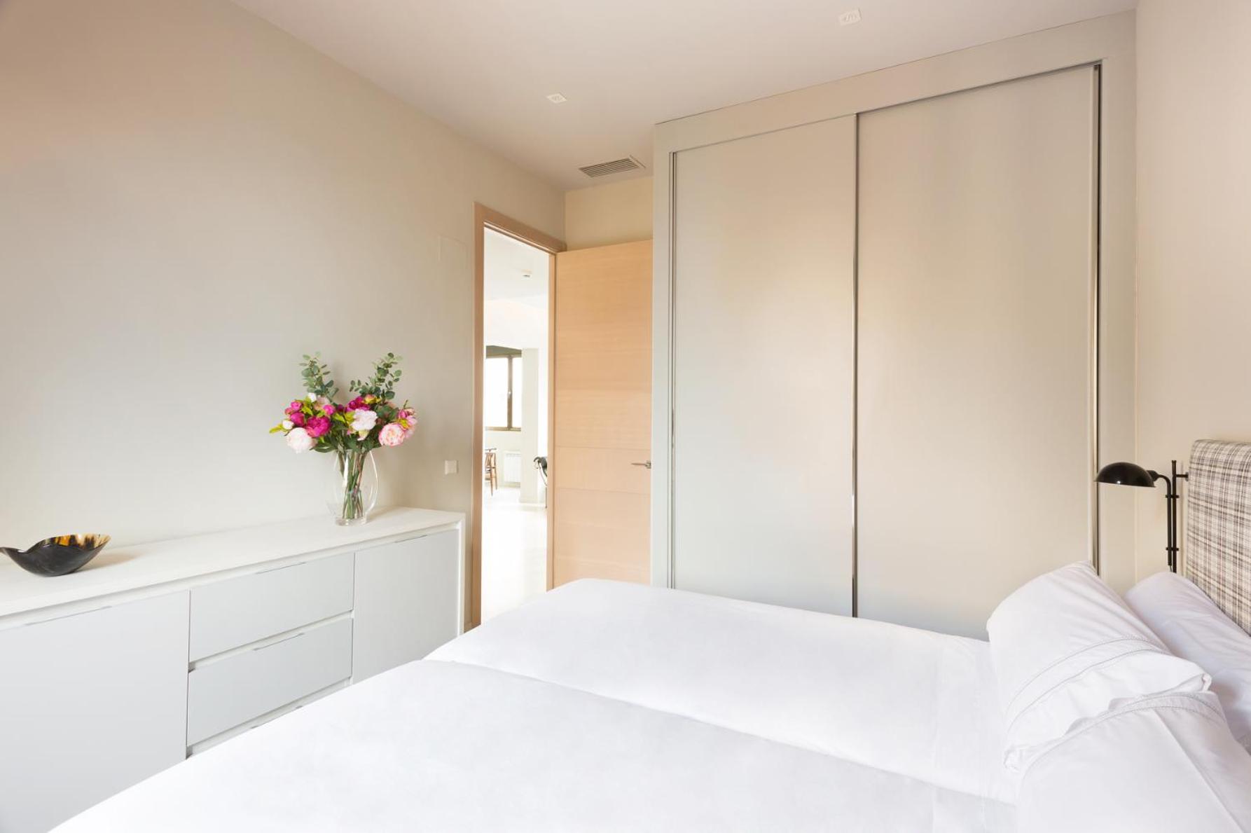Apartment with Terrace - Photo 10