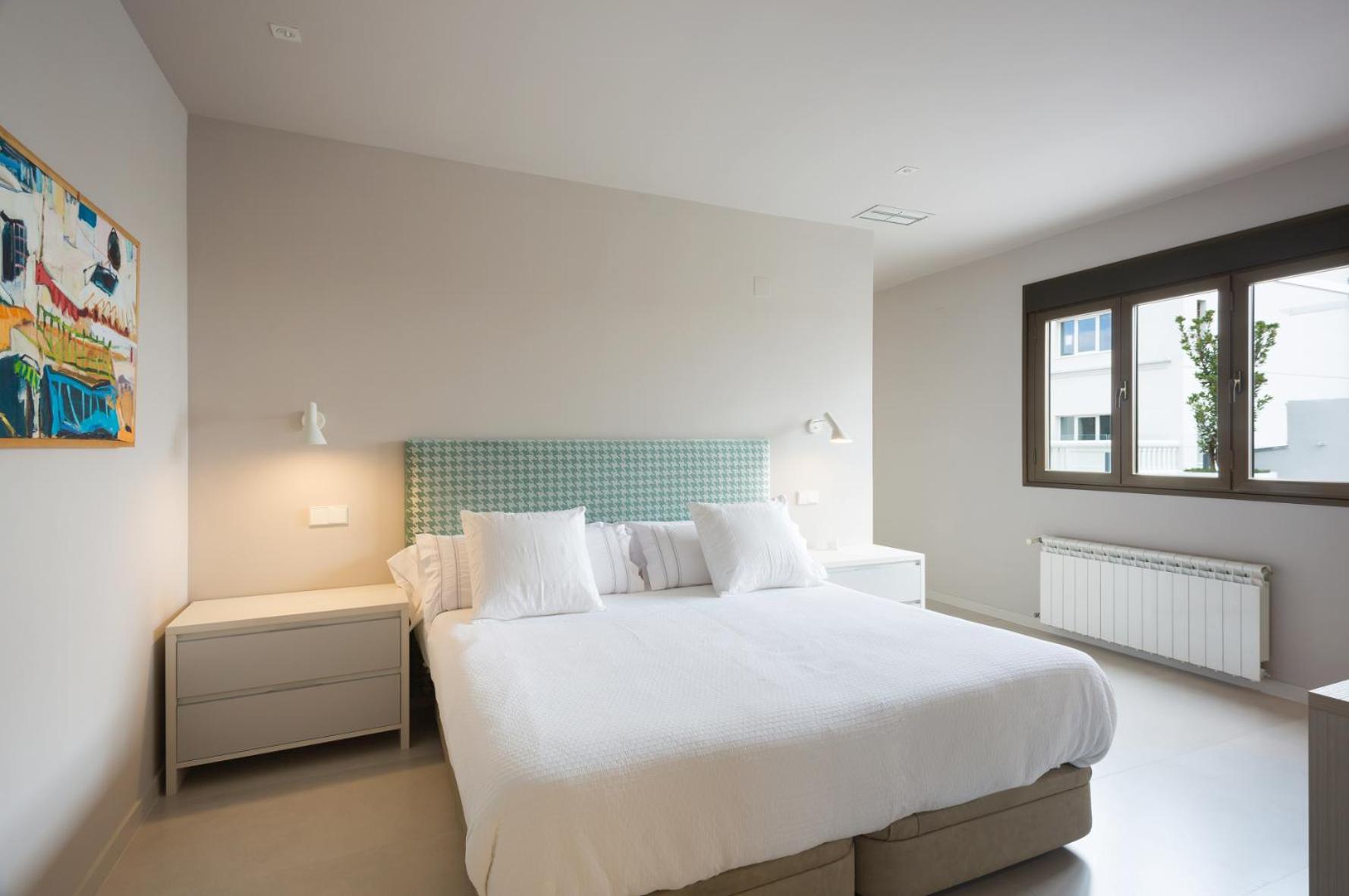 Apartment with Terrace - Photo 22