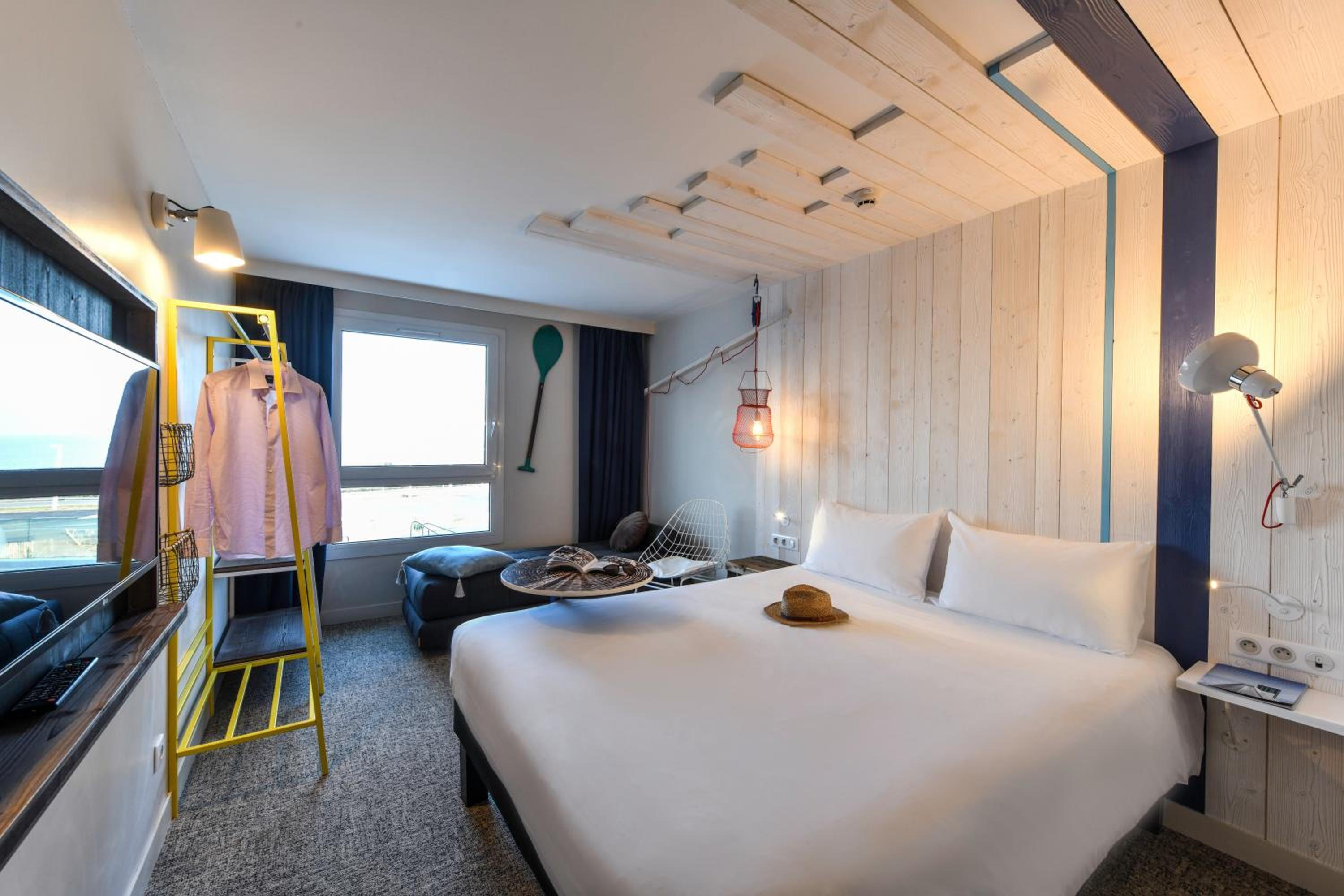 Double Room with Sofa Bed and Countryside View - Photo 6