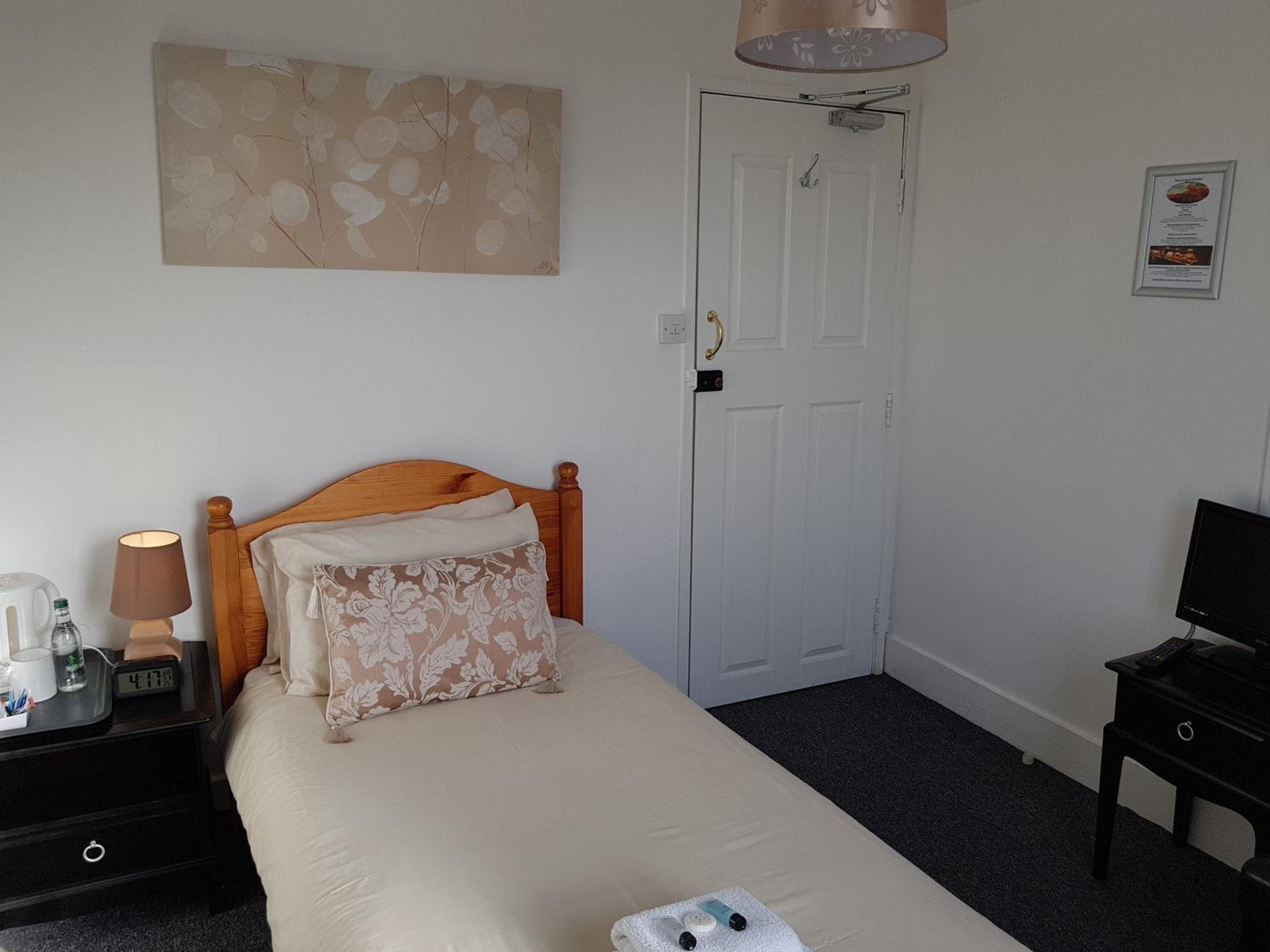 Budget Single Room with Shared Bathroom No. 19 - No Elevator photo 1