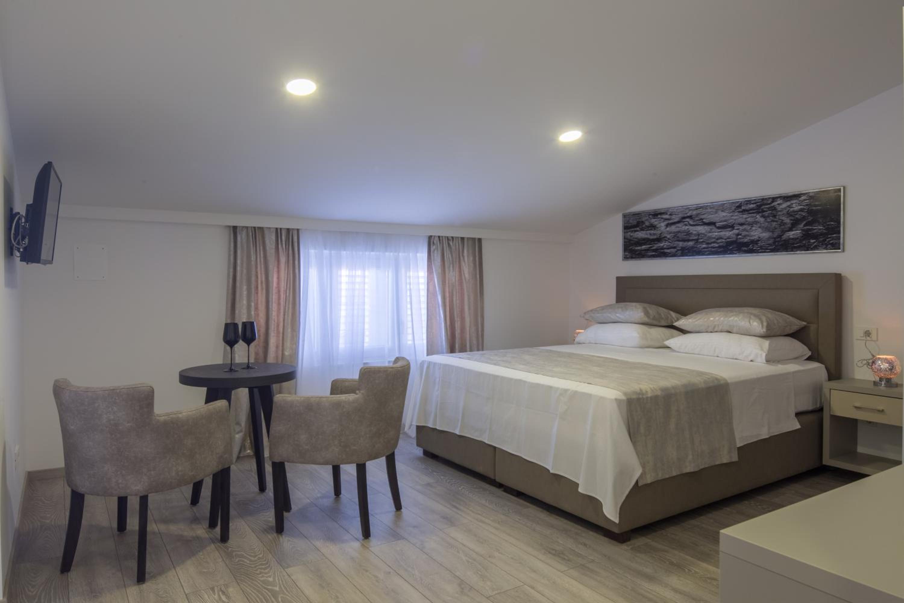 Deluxe Double Room with Balcony and Sea View