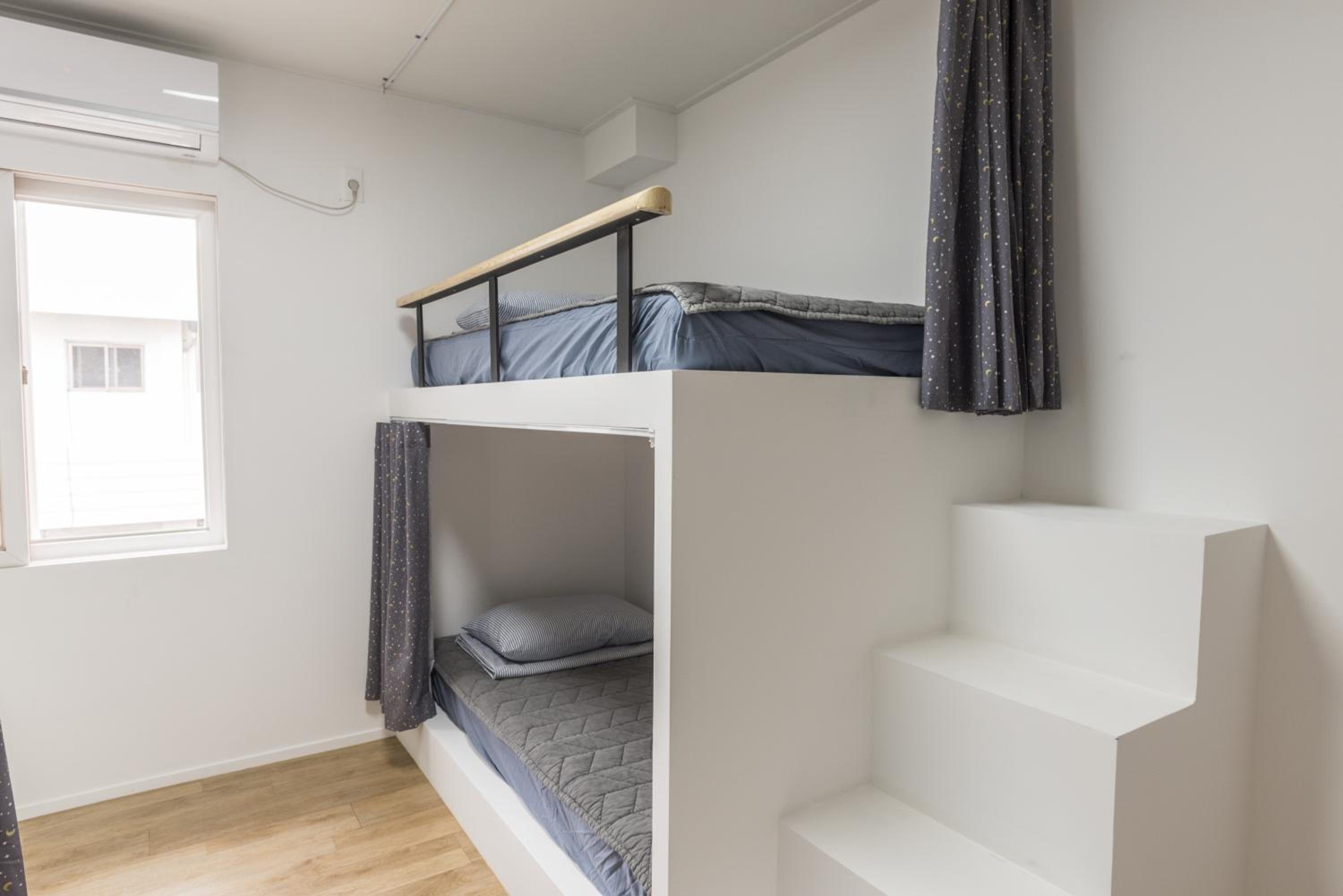 Small Twin Room - Photo 5