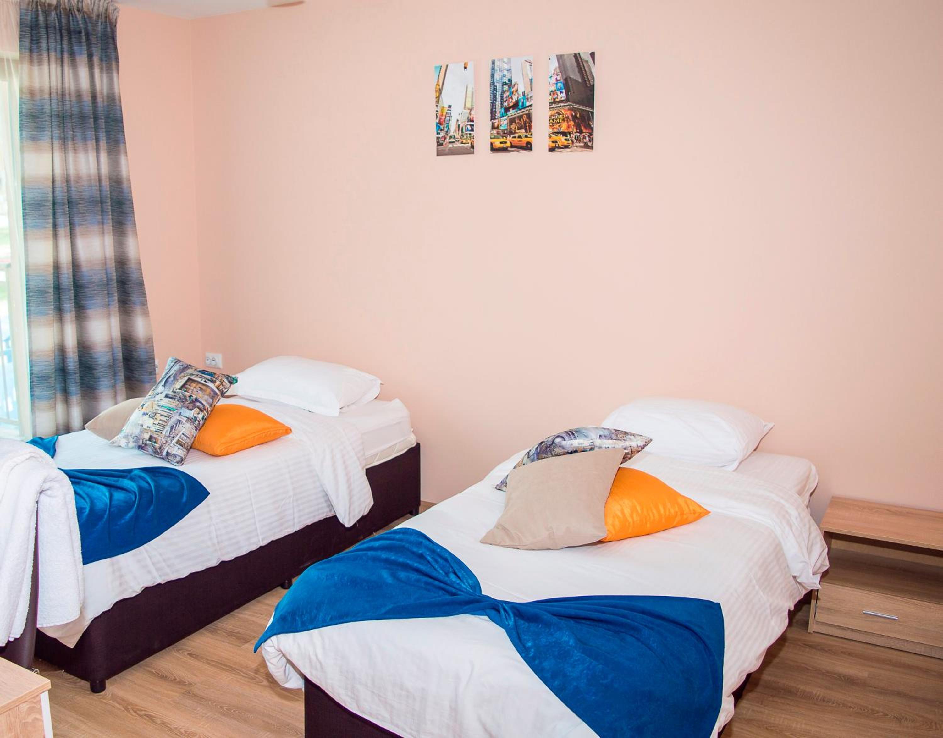 Double Room with Balcony - Photo 3