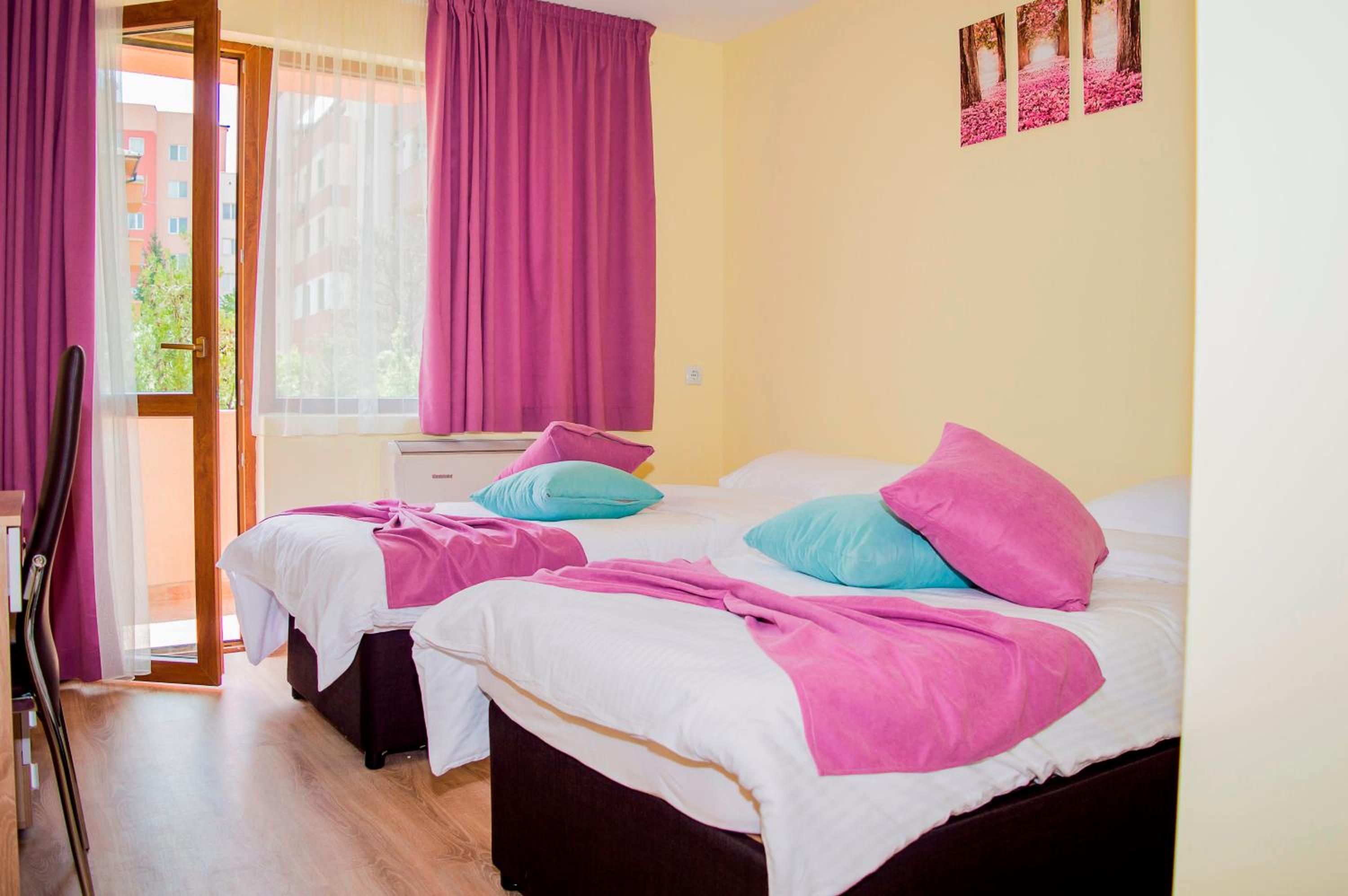 Double Room with Balcony - Photo 5