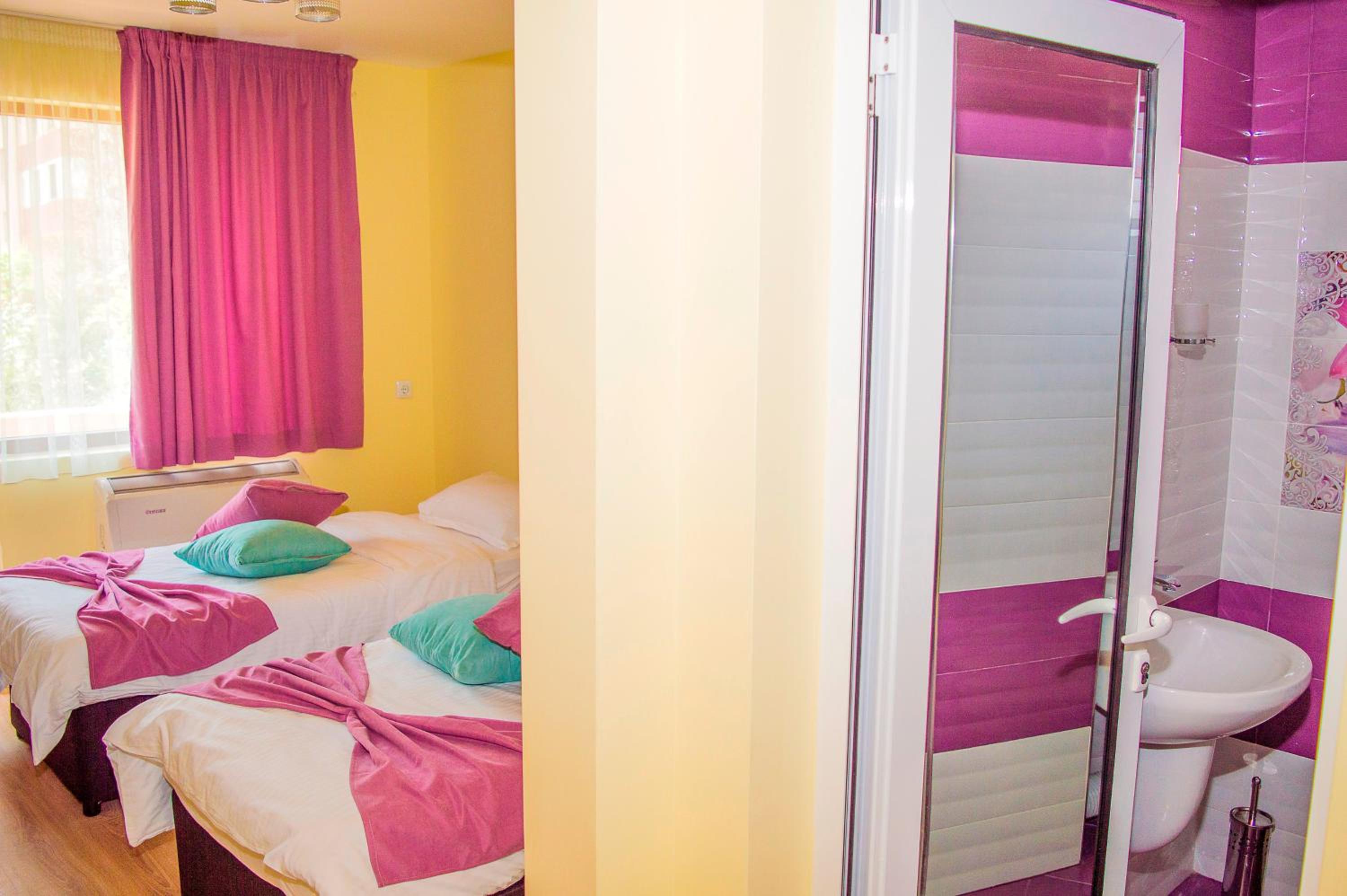 Double Room with Balcony - Photo 2