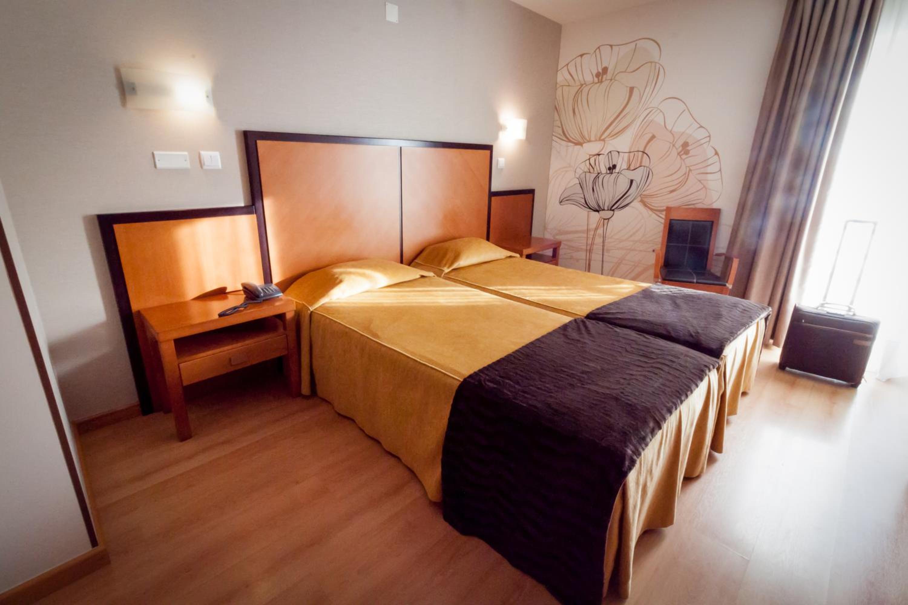 Double or Twin Room - Photo 5
