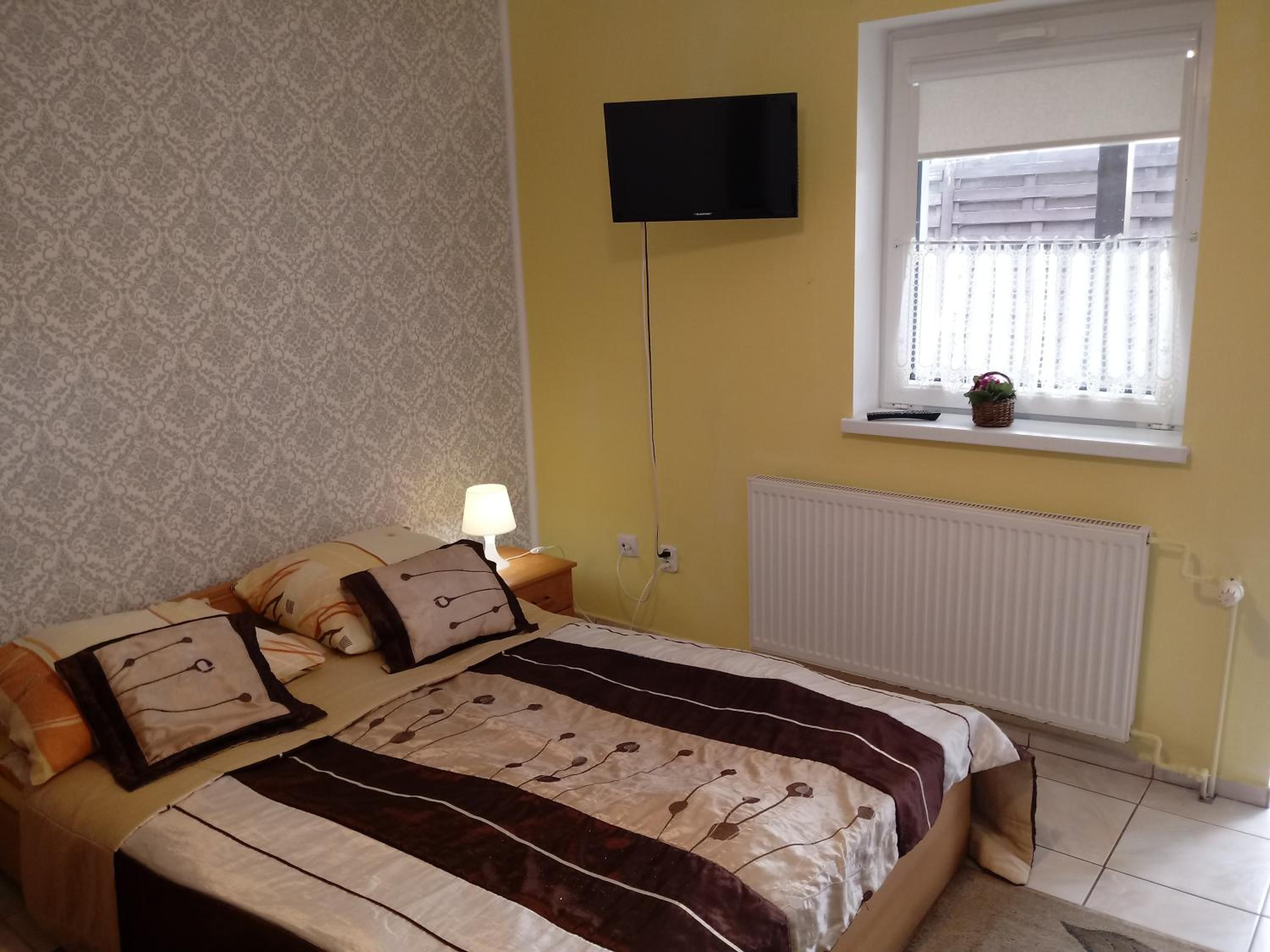 Budget Double Room with Terrace - Photo 4