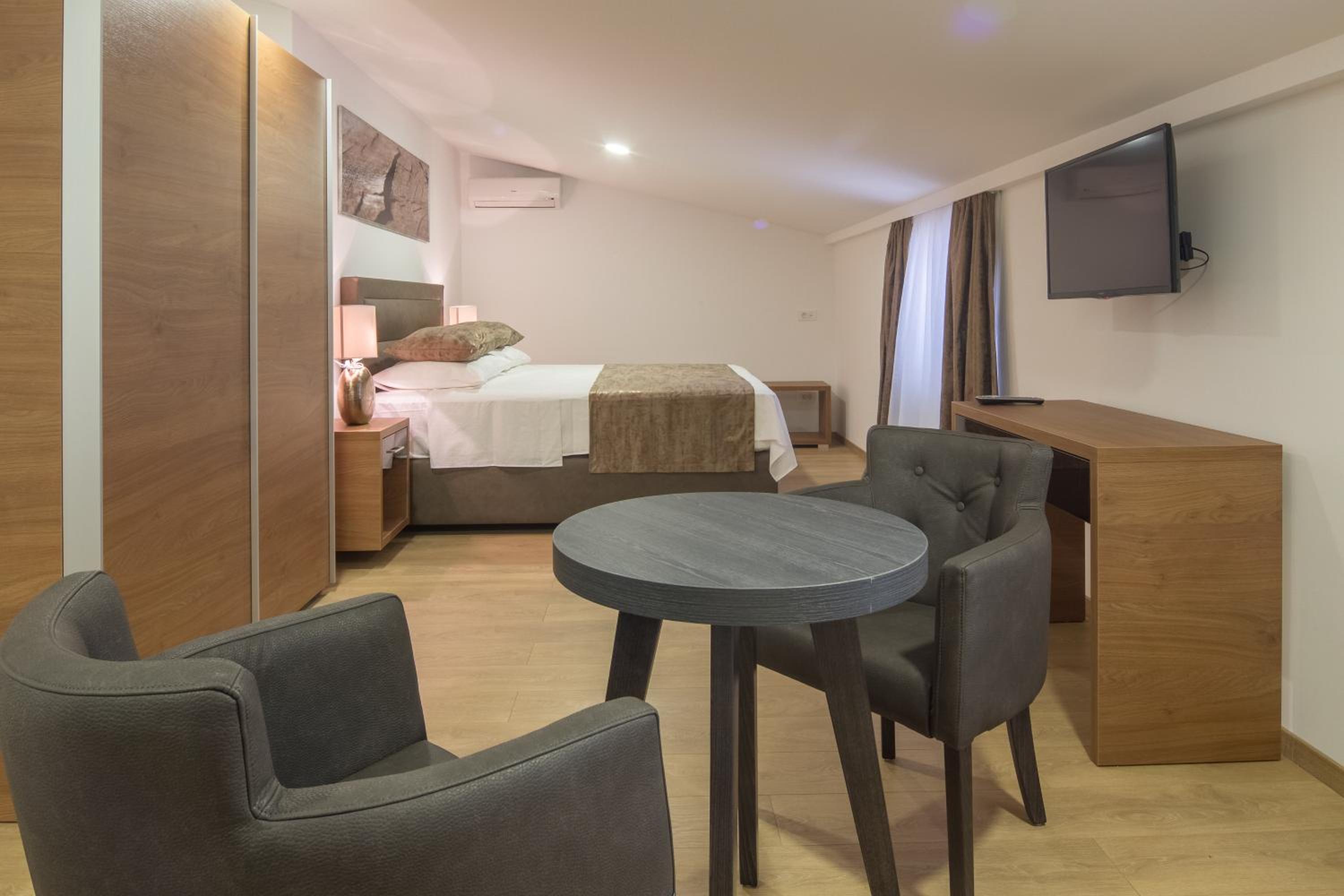 Luxury Triple Room - Photo 1