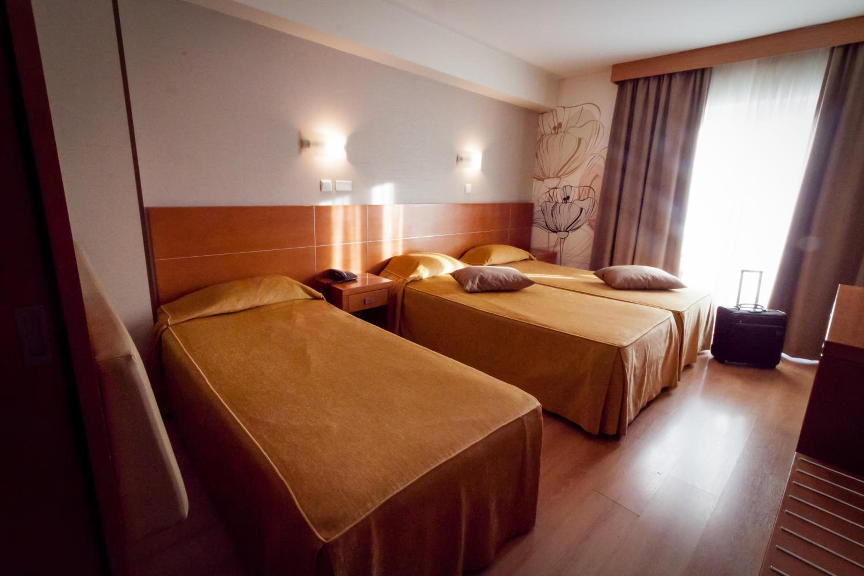 Double Room with Extra Bed - Photo 5