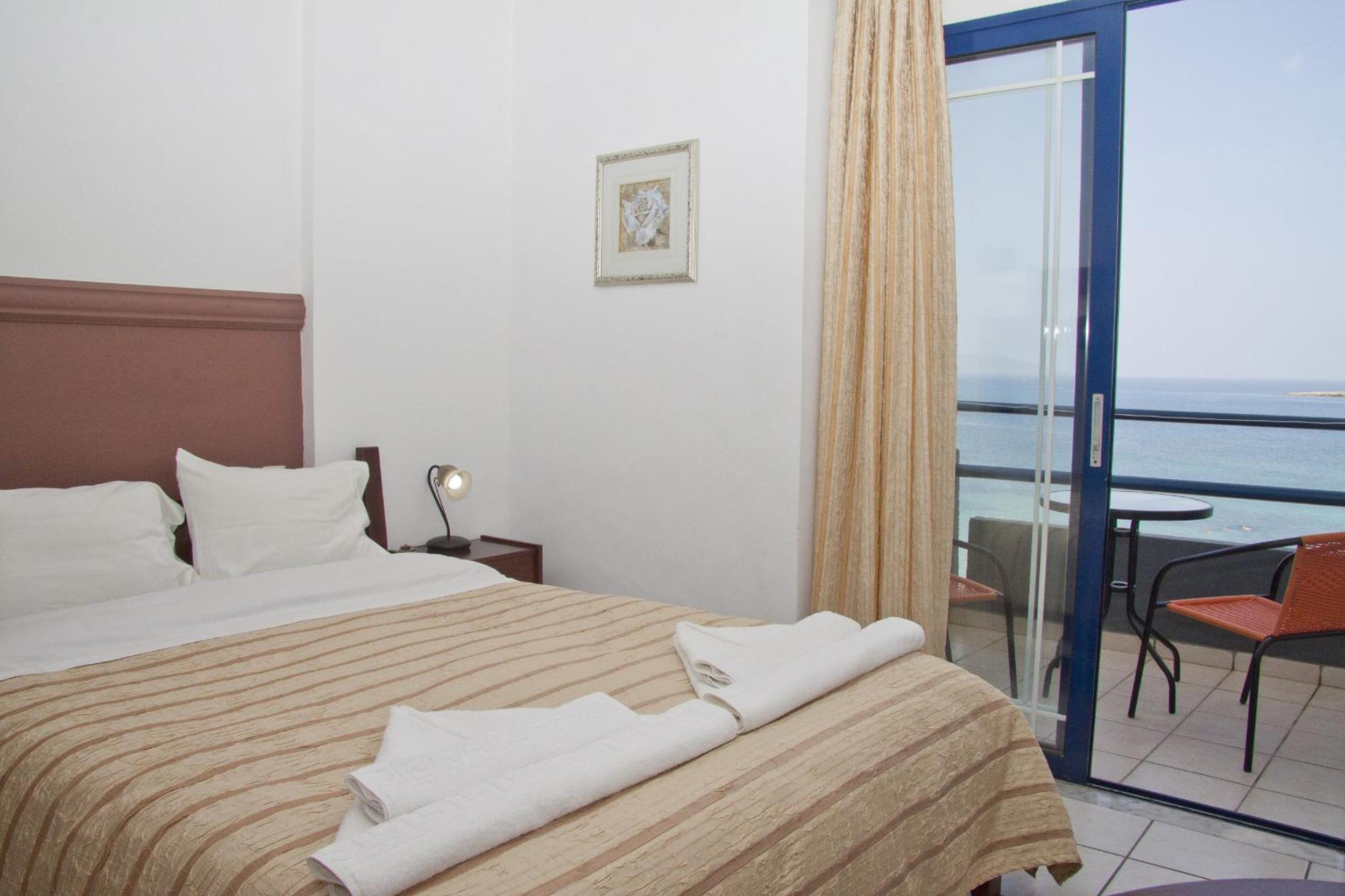 Triple Room with Sea View and Balcony