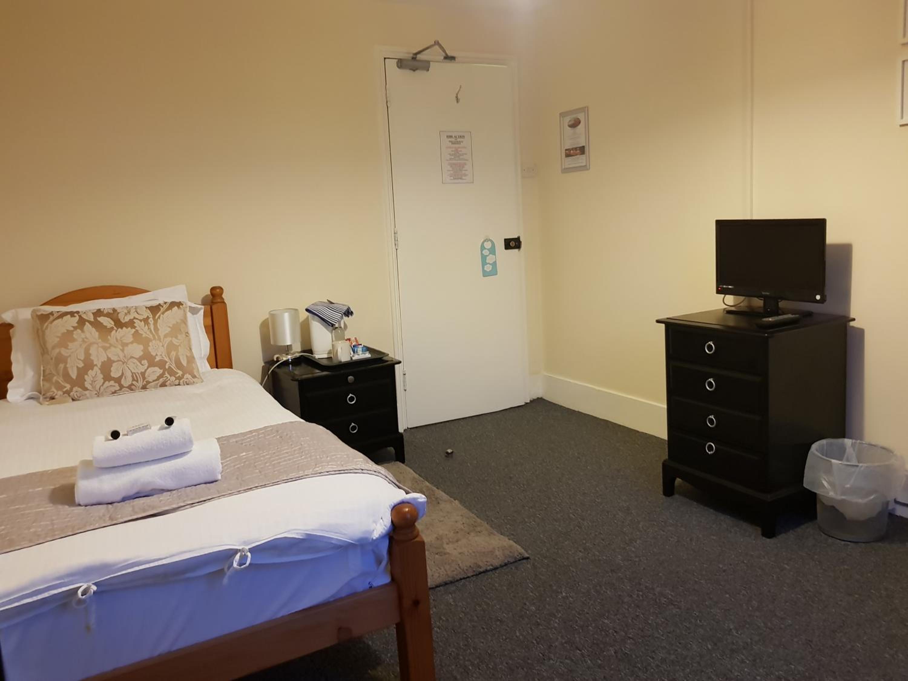 Budget Single Room with Shared Bathroom No. 18 - No Elevator photo 1