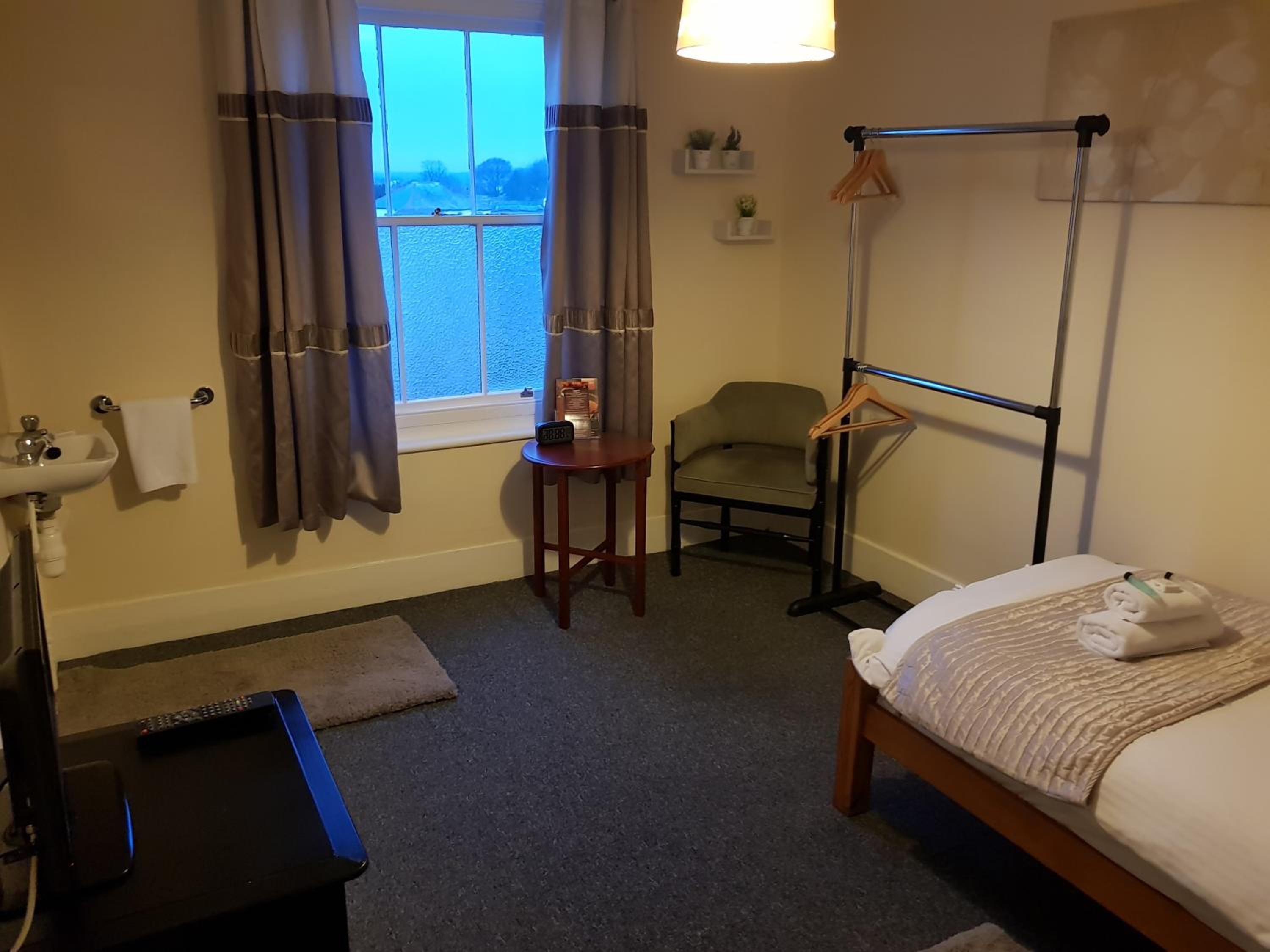 Budget Single Room with Shared Bathroom No. 18 - No Elevator photo 3