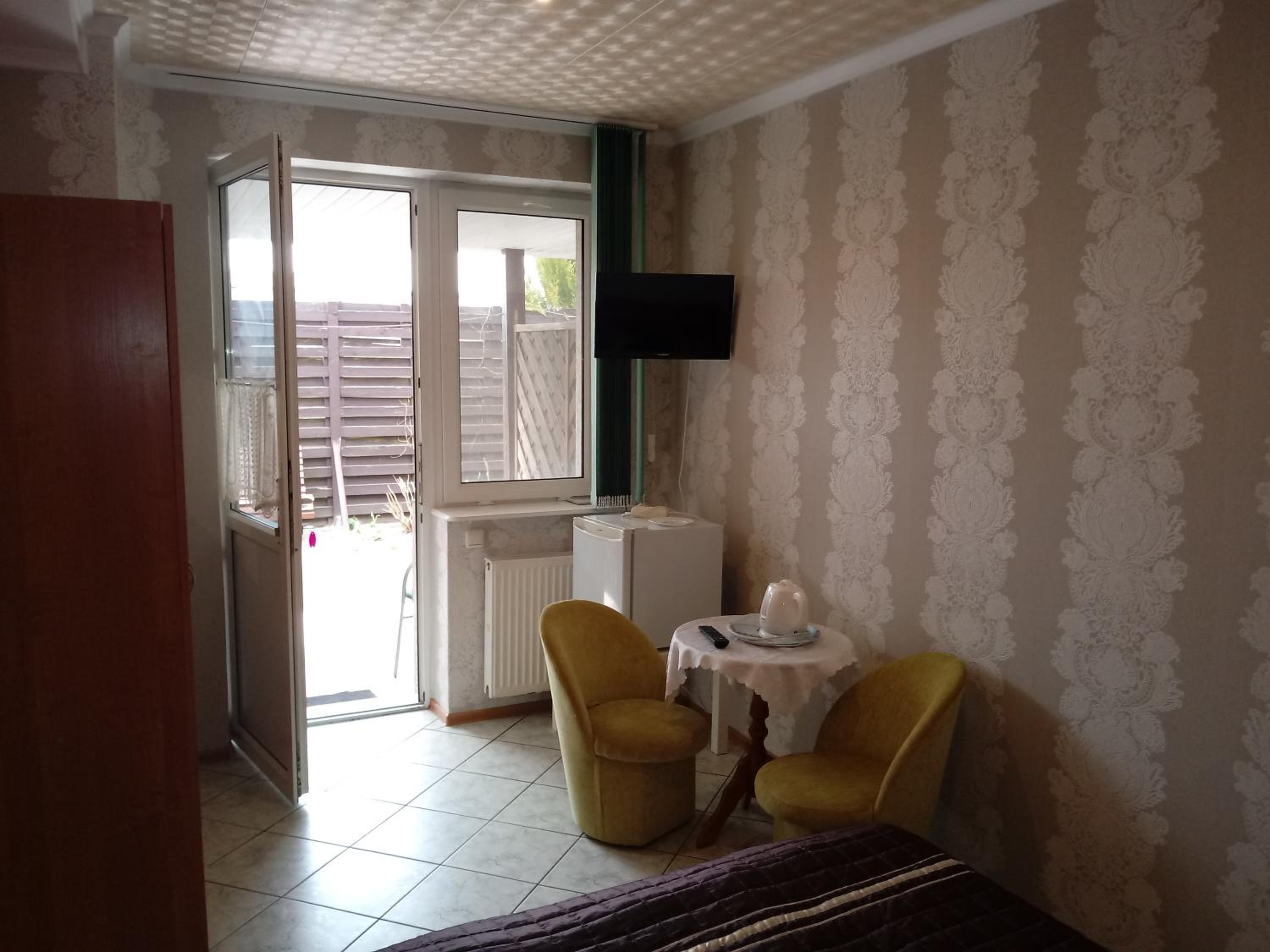 Budget Double Room with Terrace - Photo 7