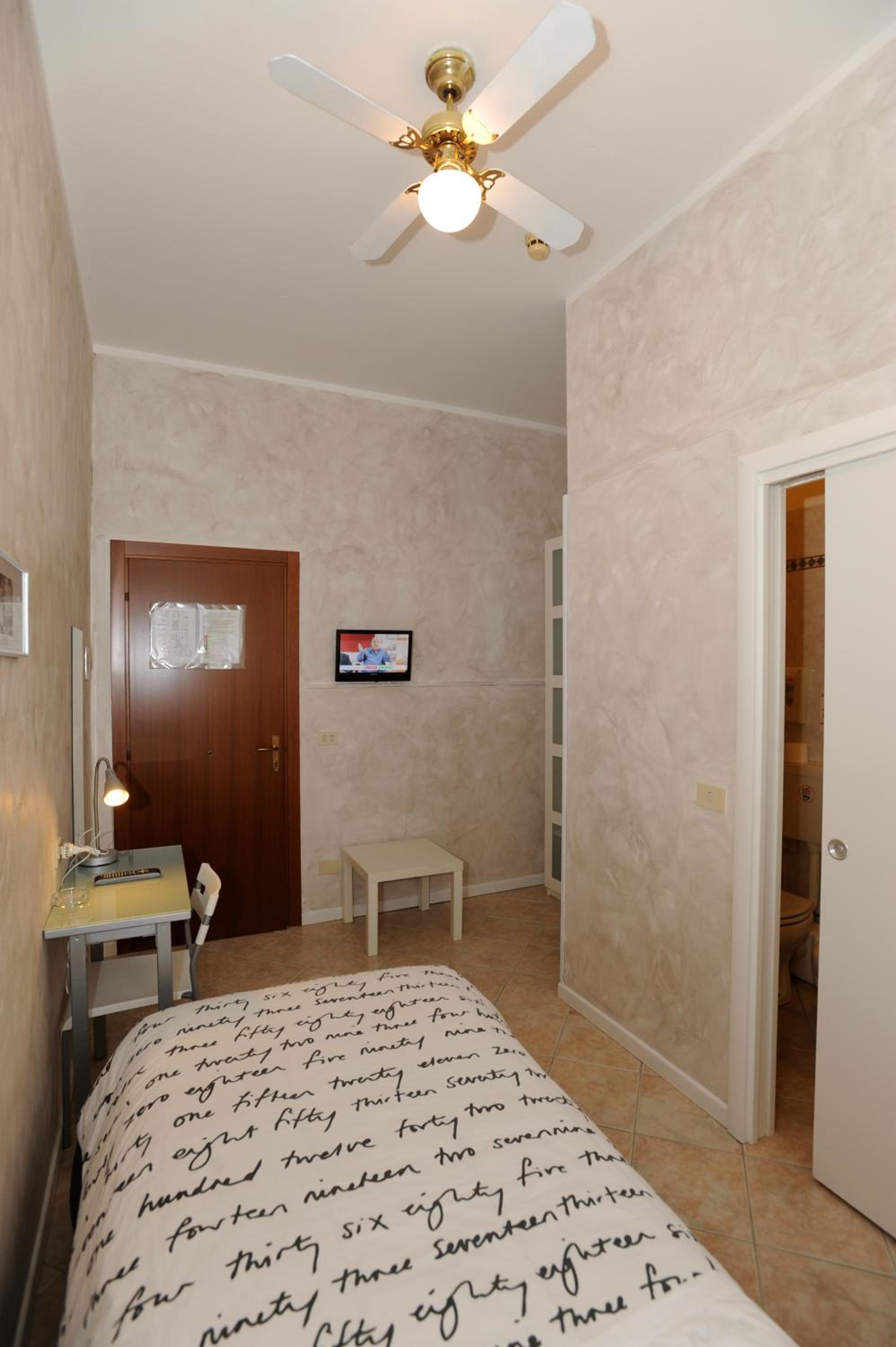 Single Room photo 2