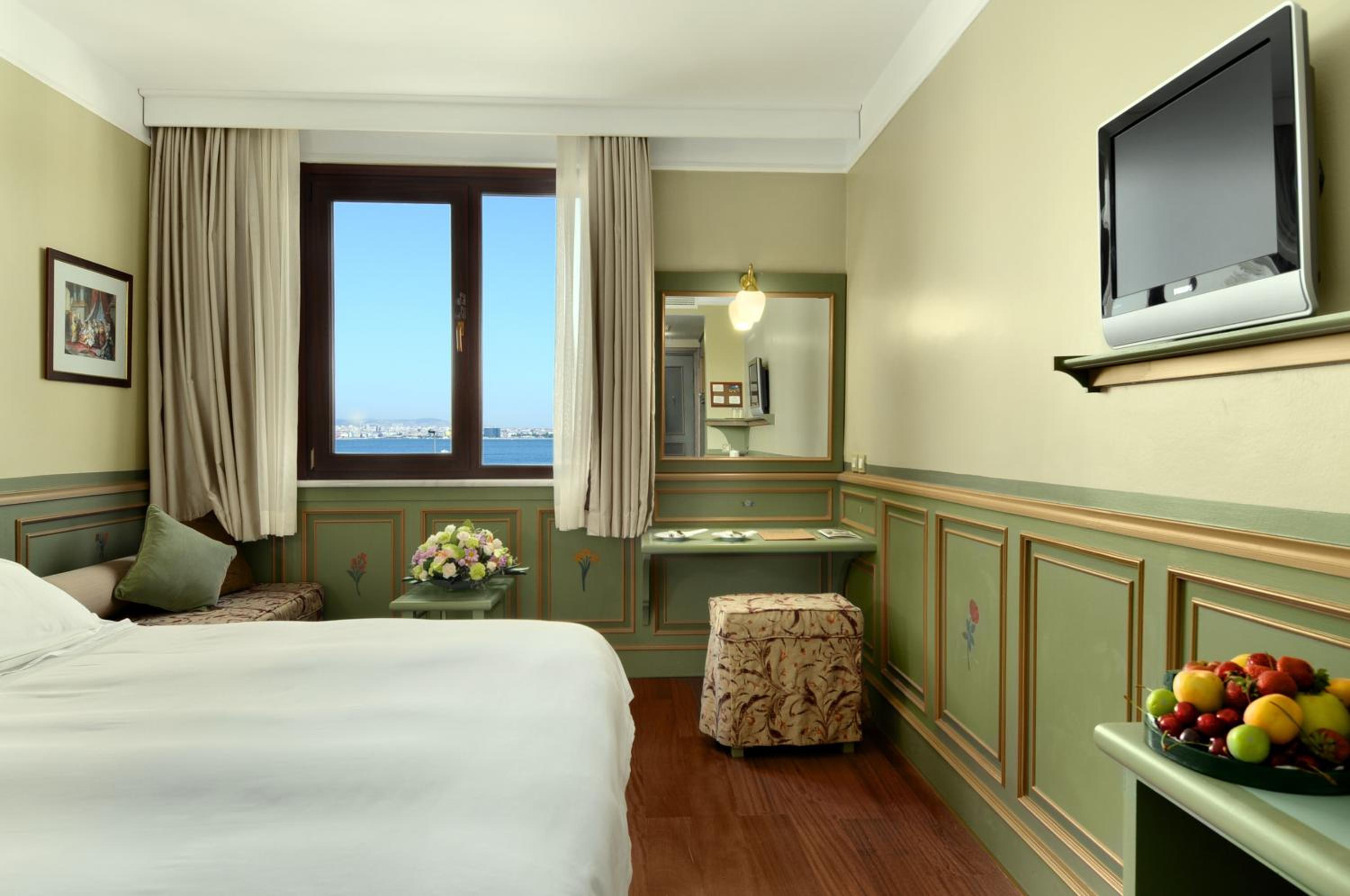 Deluxe Double or Twin Room with Sea View photo 2