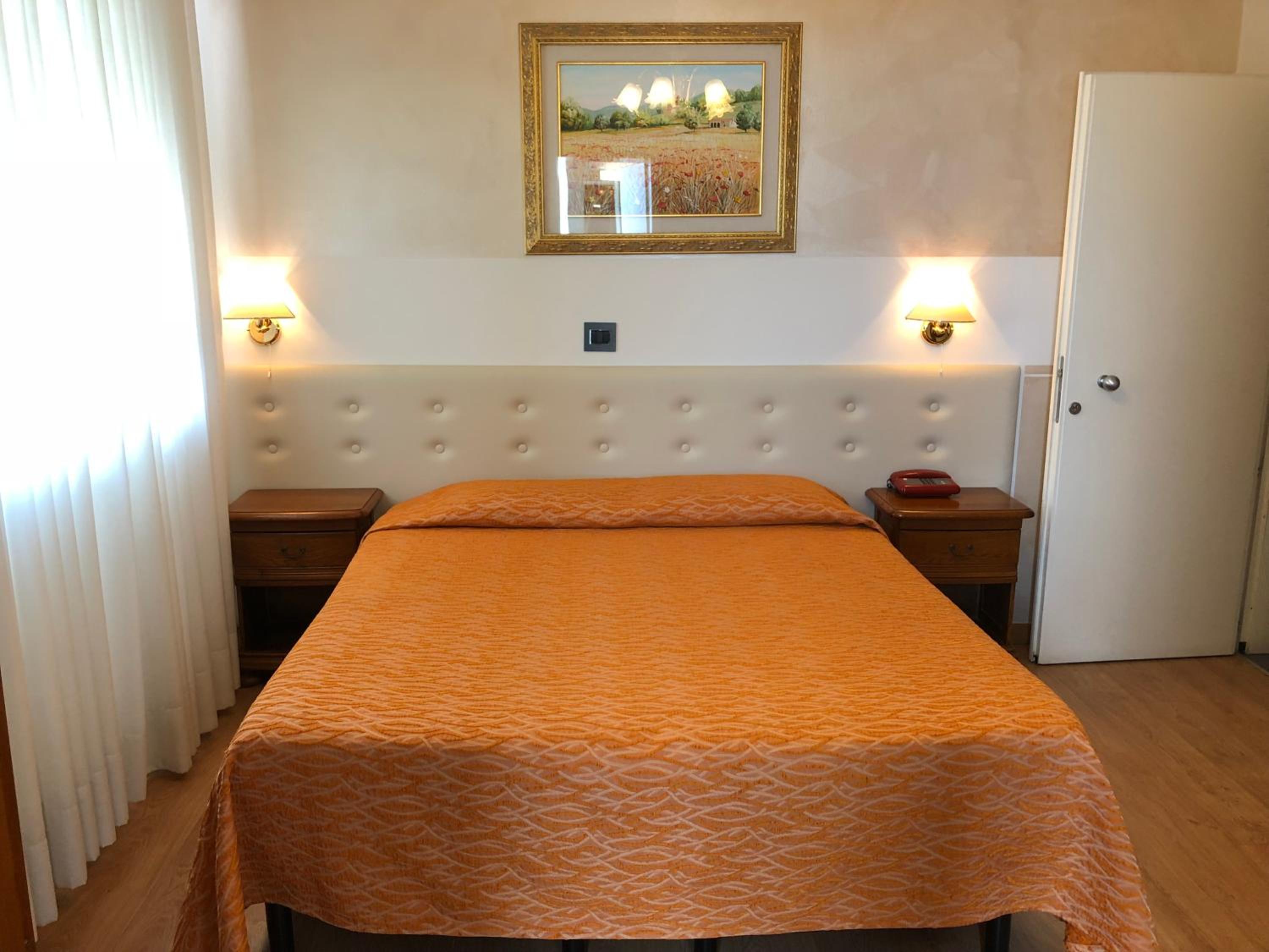Standard Double Room - Photo 1