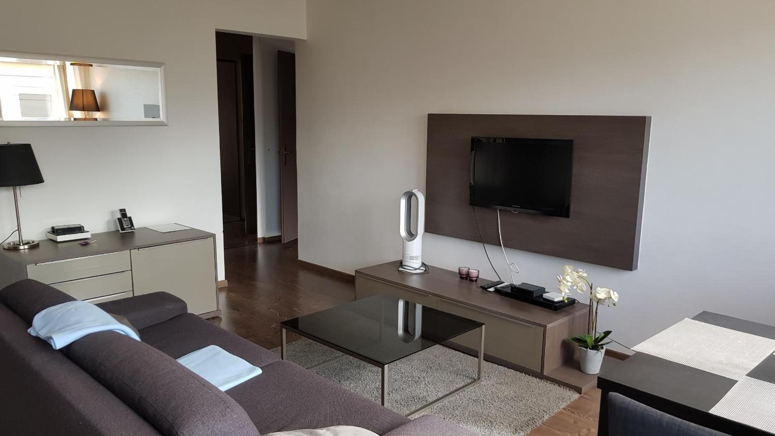 One-Bedroom Apartment - Photo 5