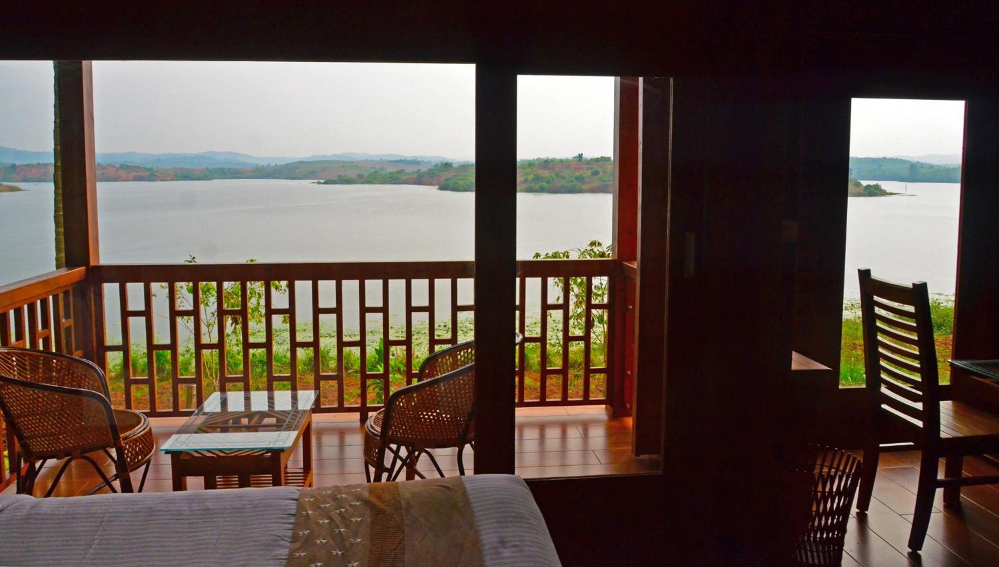 Waterfront Grandeur - Photo 8
