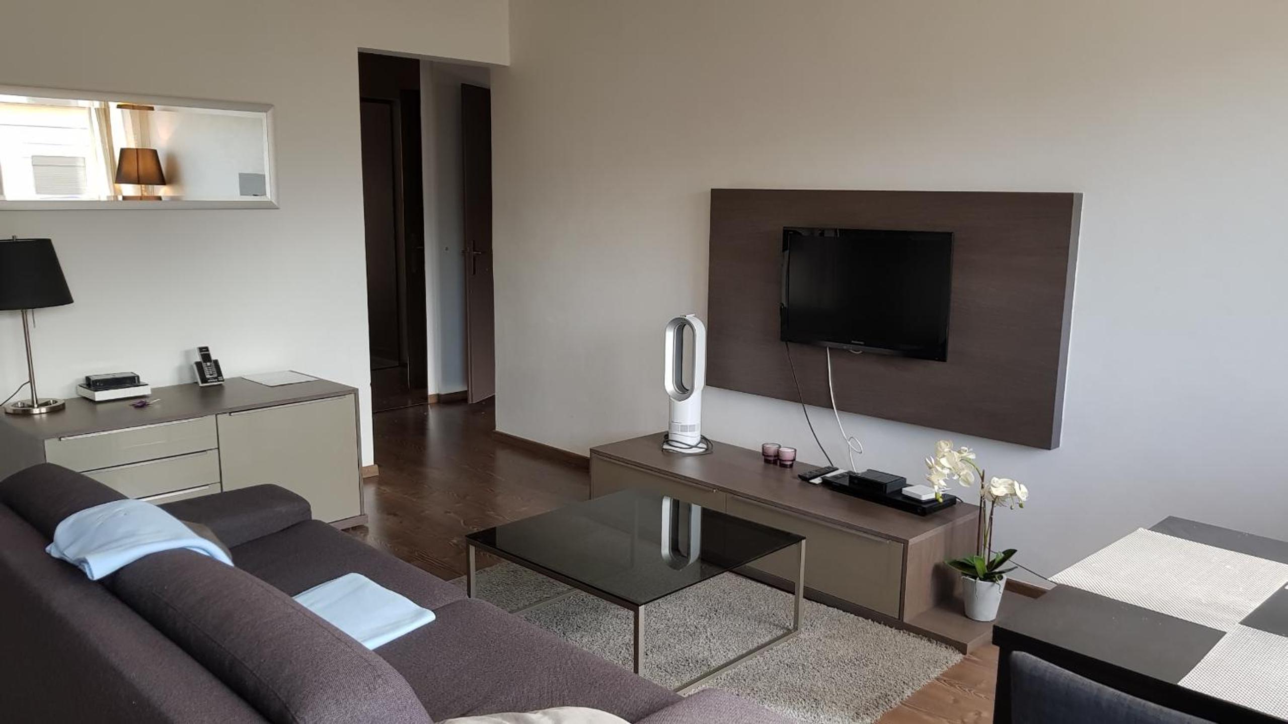 One-Bedroom Apartment - Photo 11