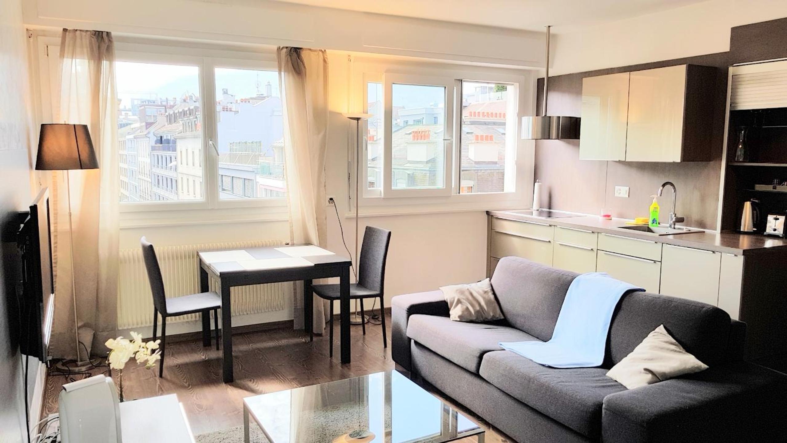 One-Bedroom Apartment - Photo 3