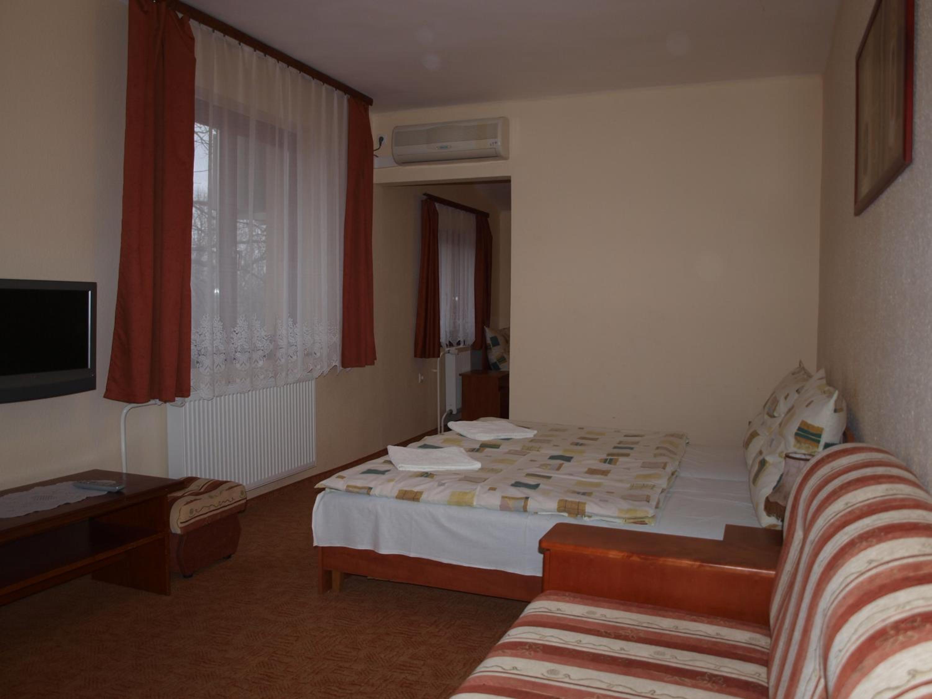 Standard Triple Room photo 2