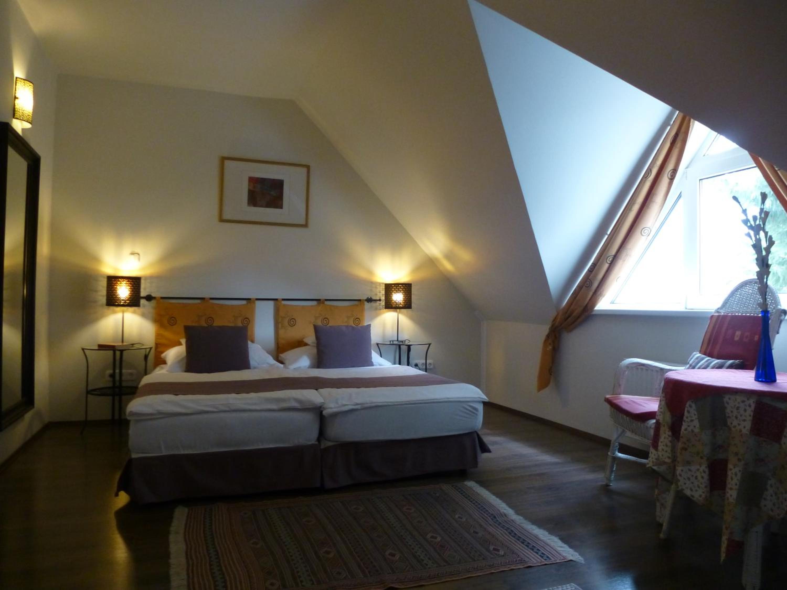 Large Double or Twin Room photo 3