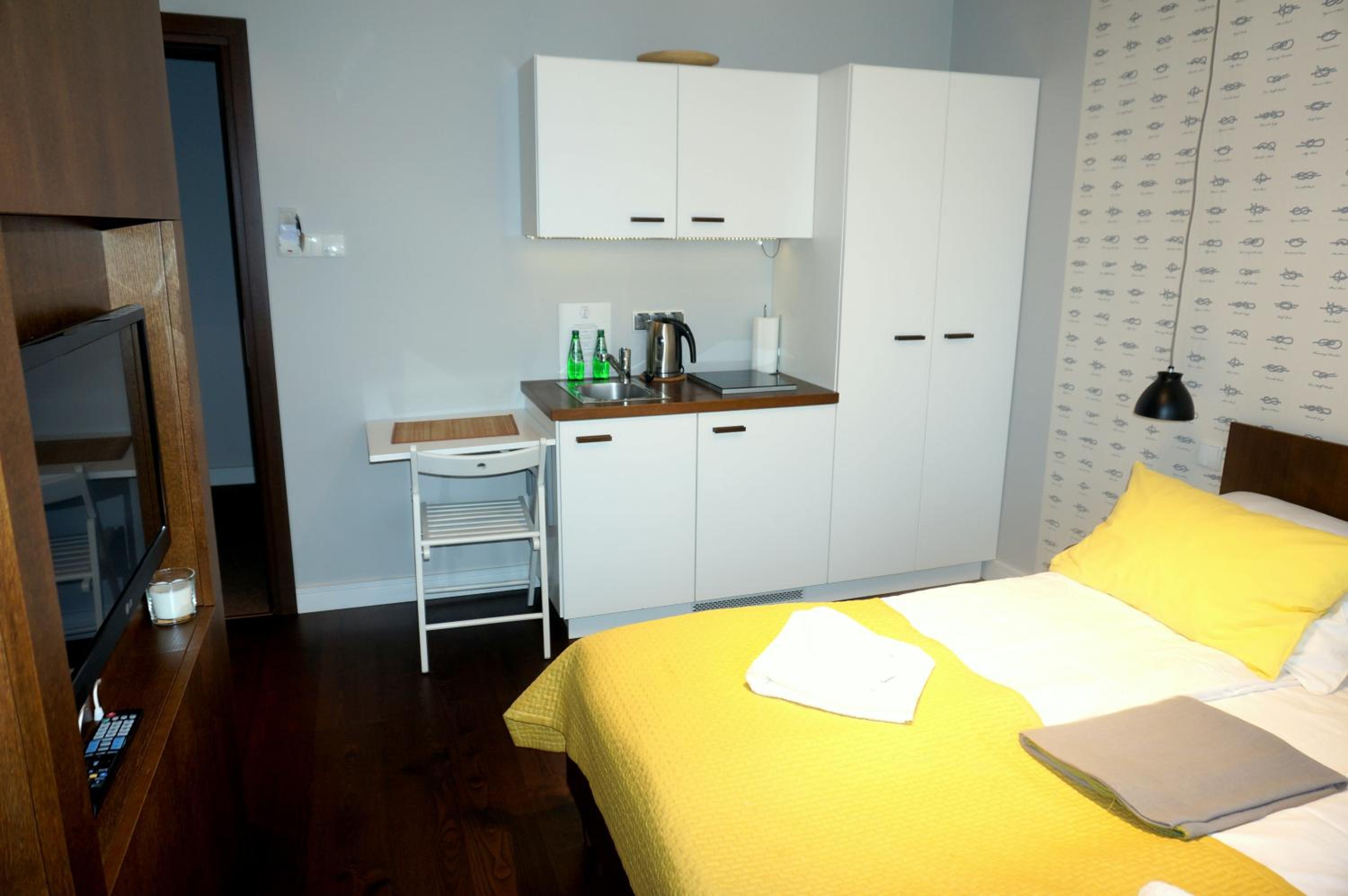 Standard Double Room with Kitchenette - Photo 9