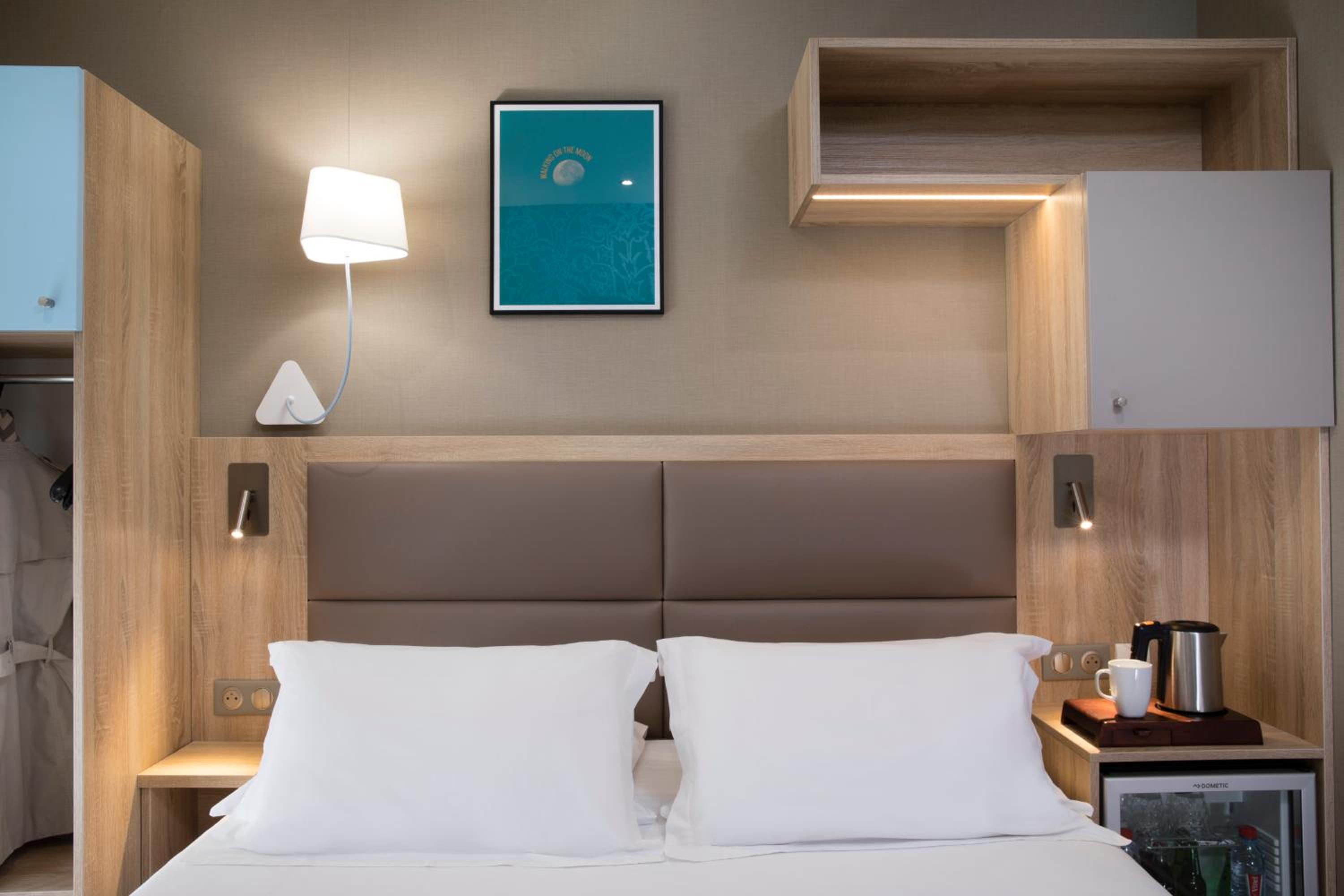 Standard Double Room - Photo 8