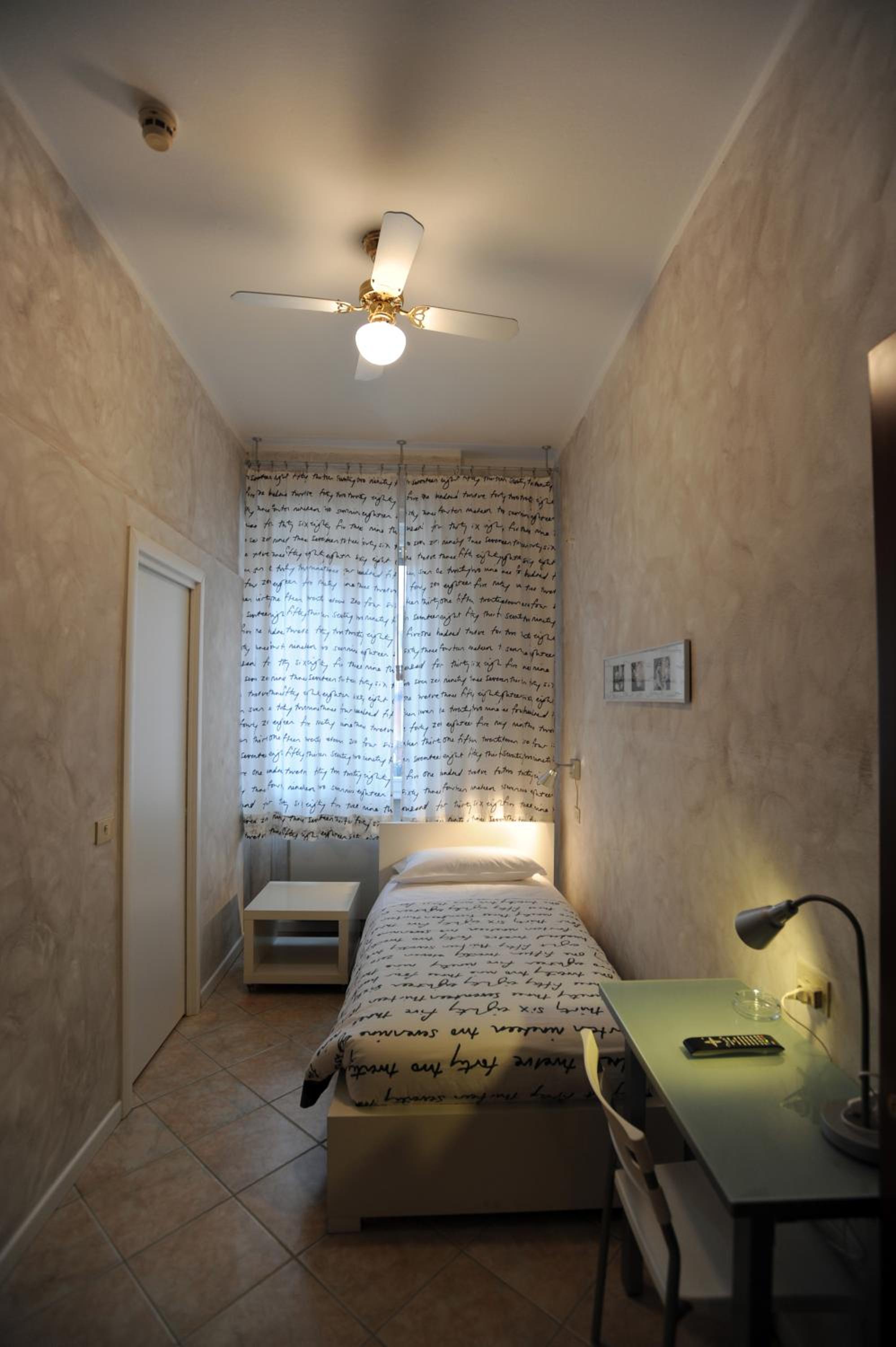 Single Room photo 3