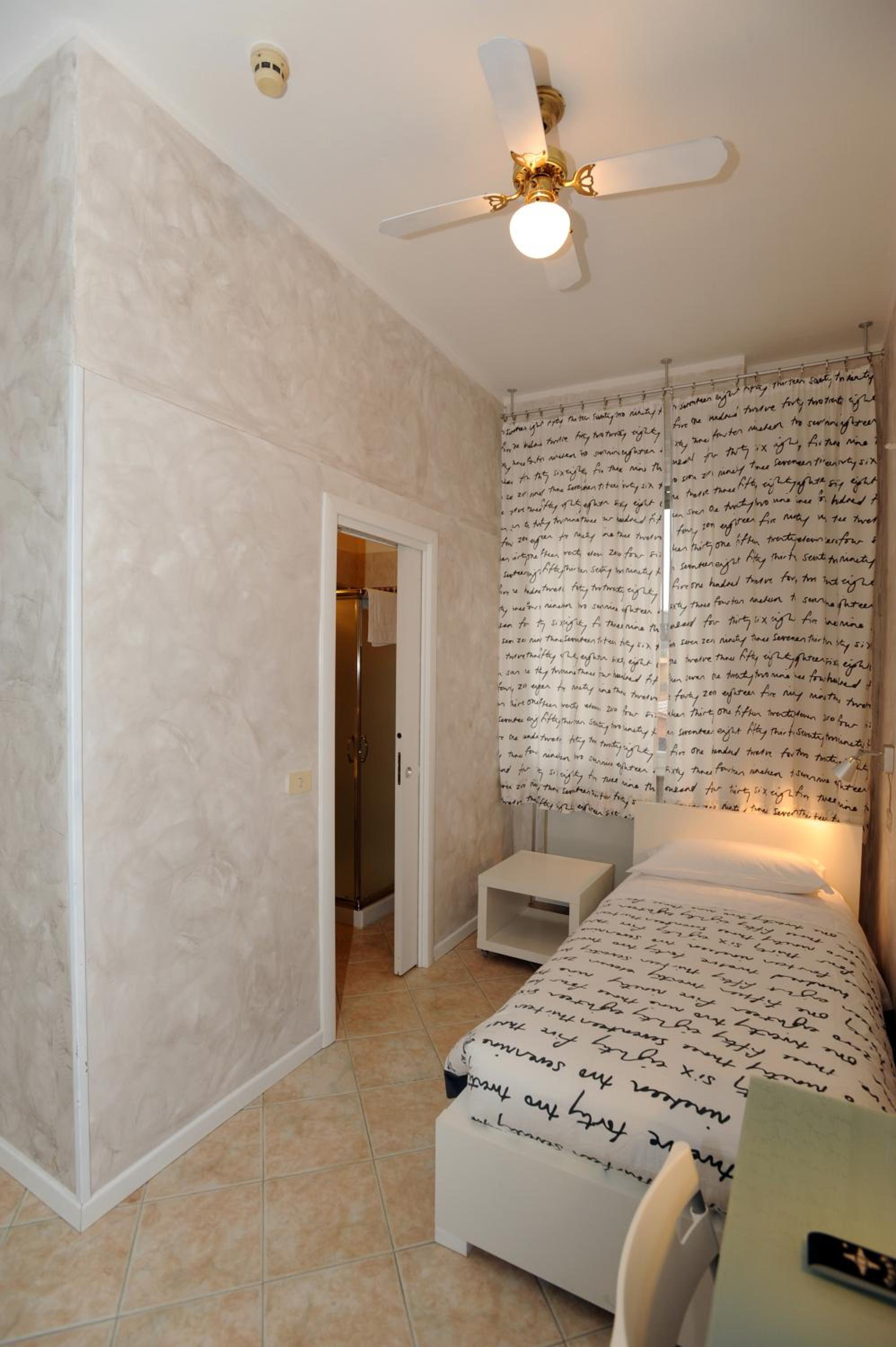 Single Room photo 1