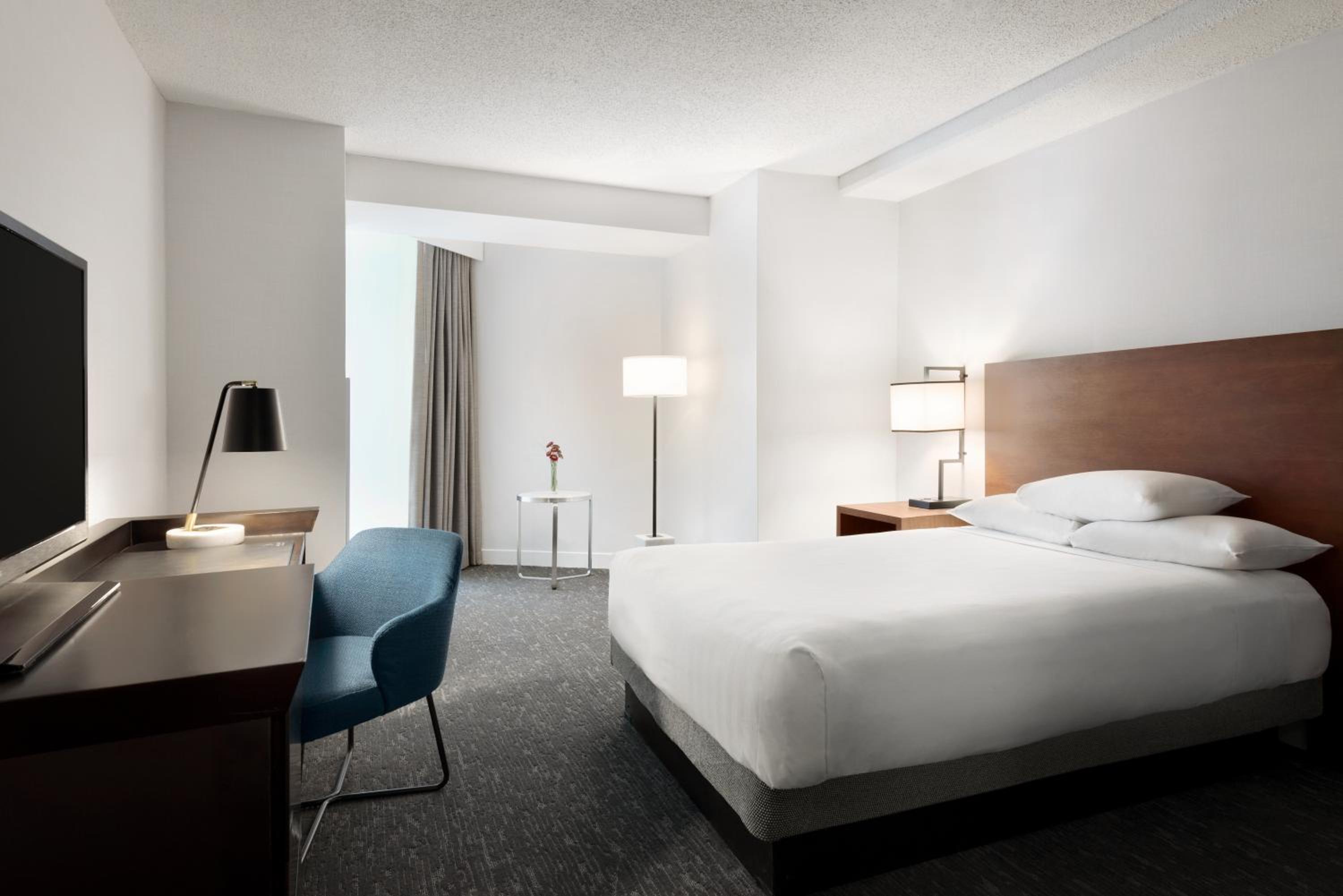 Corner King Room - Photo 1