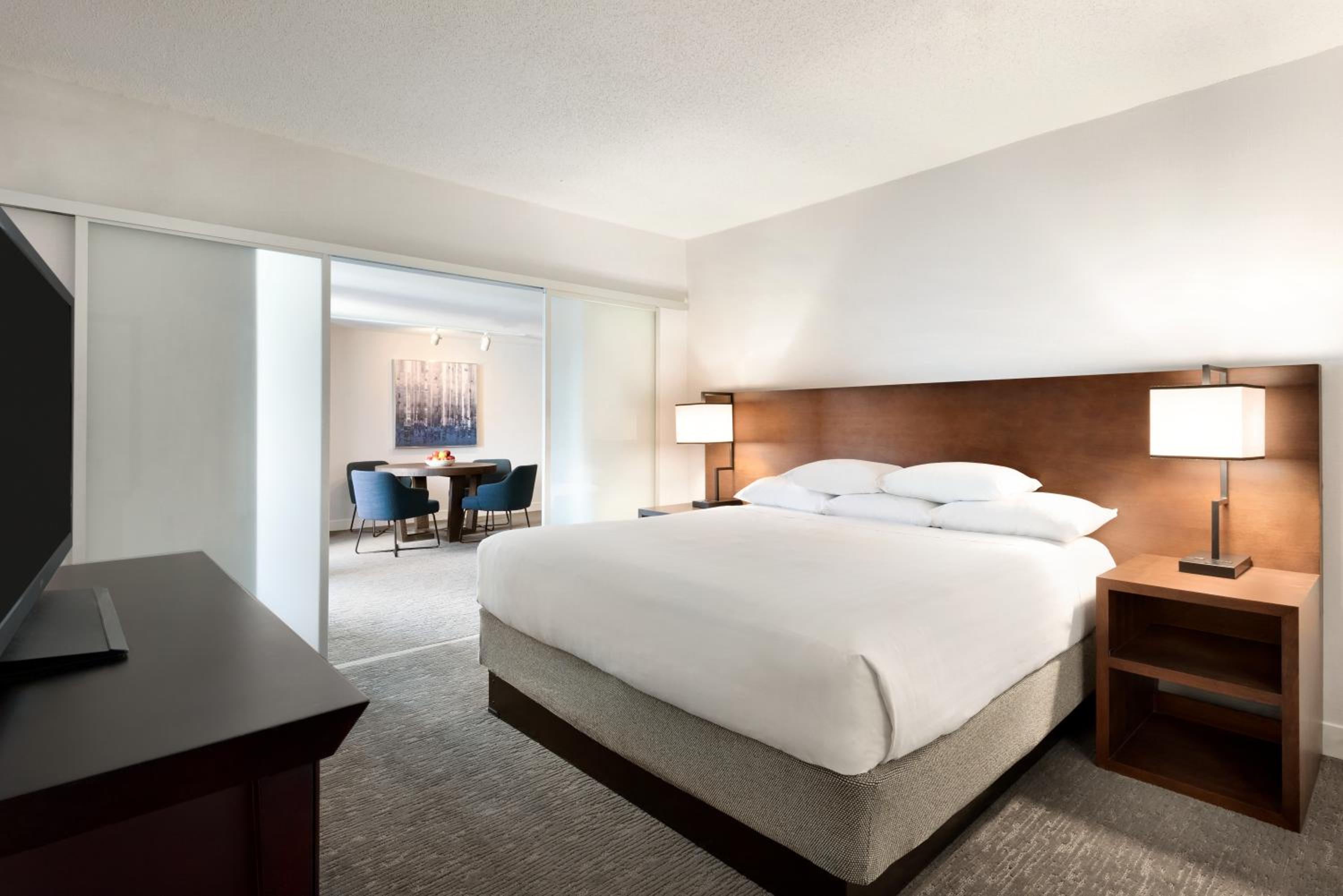 Executive Suite - Photo 1