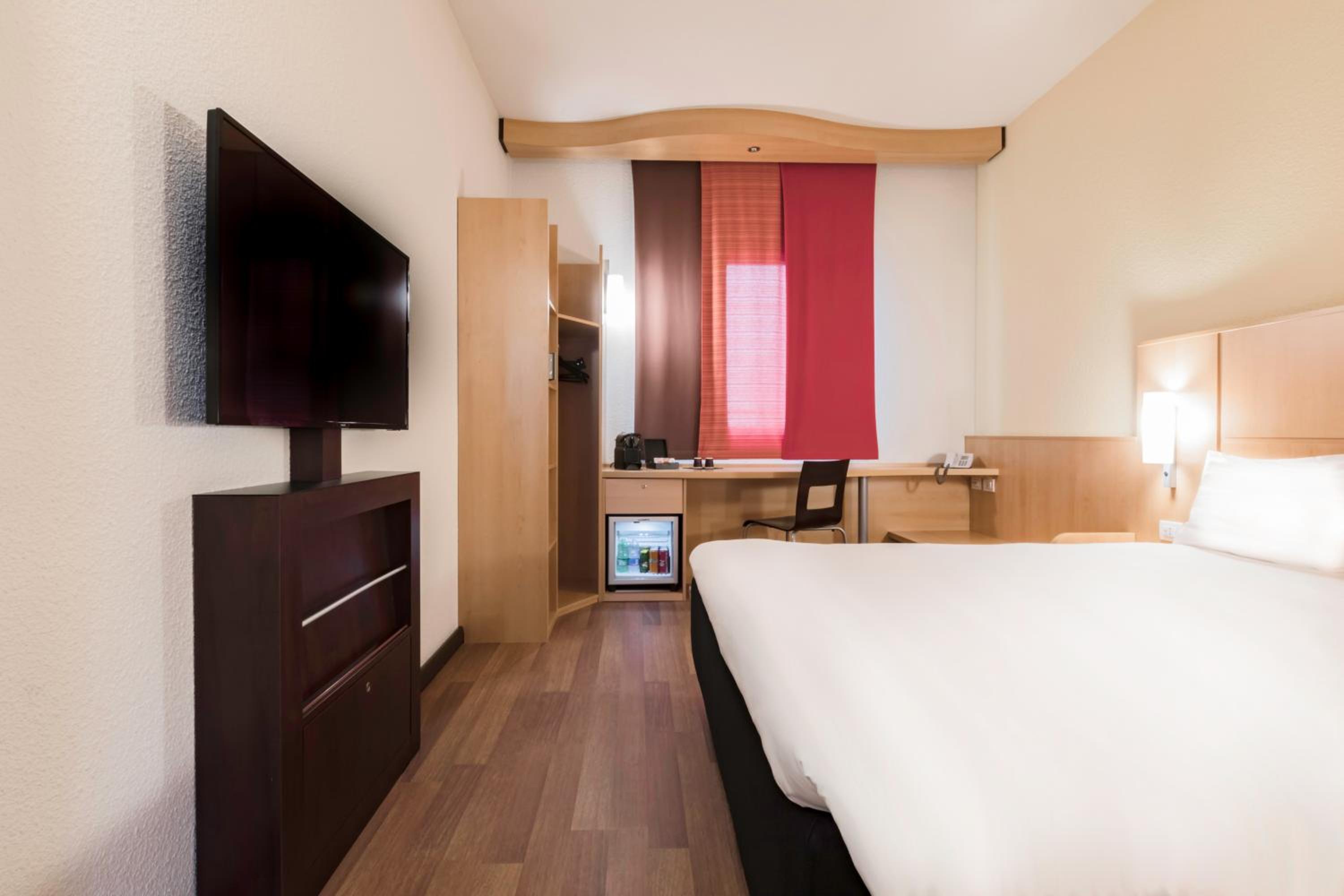 Premium Double Room - Photo 9