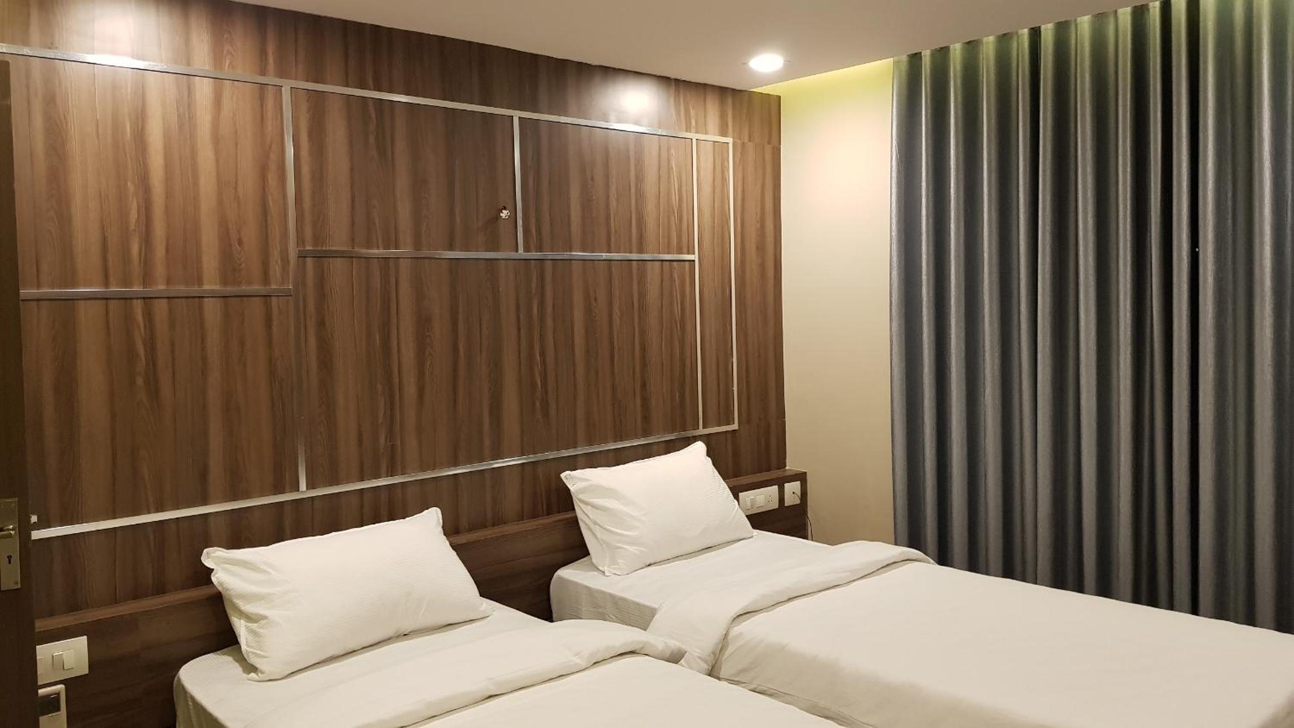 Deluxe Double Room with Balcony photo 3