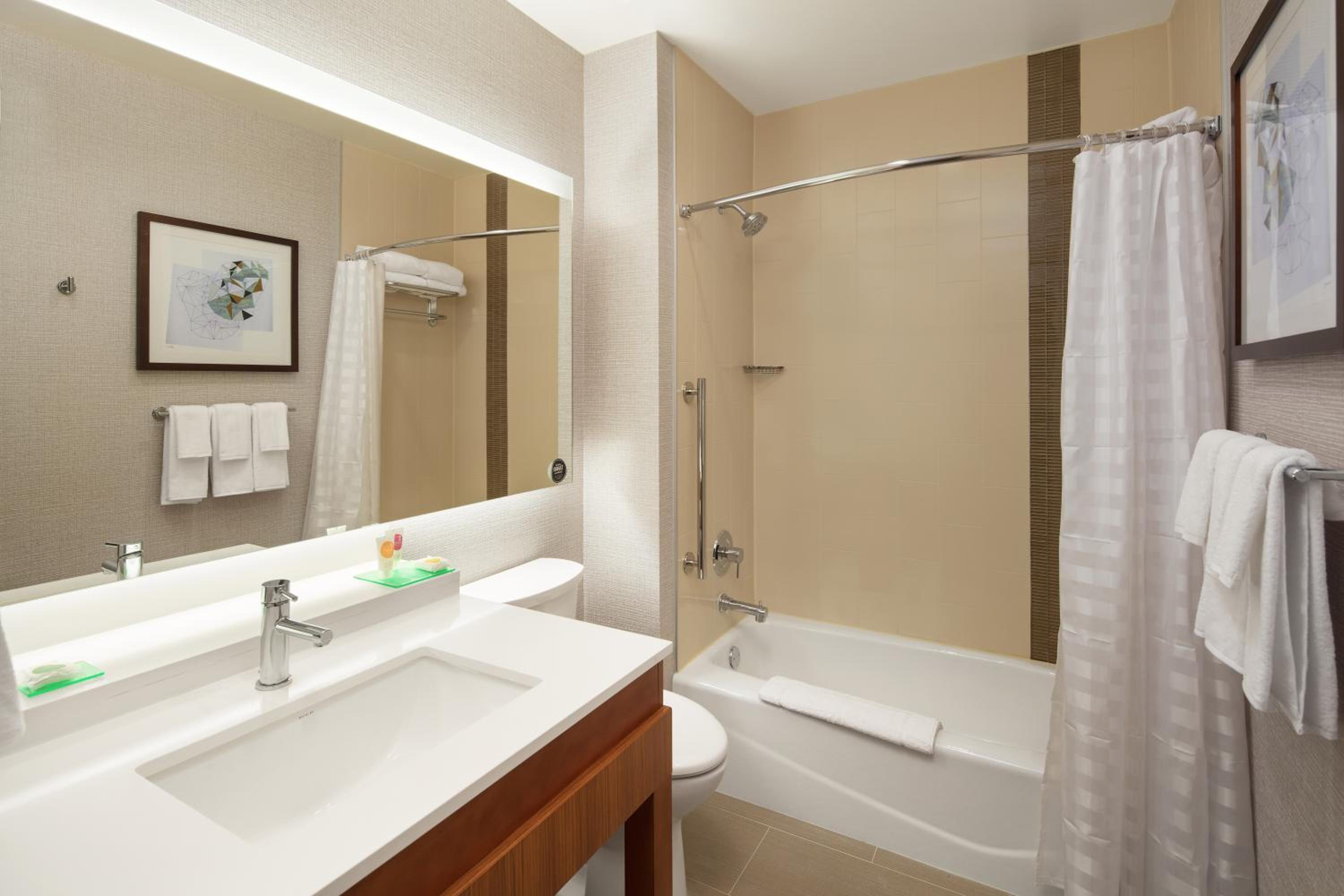 Queen Room with Two Queen Beds, Sofa Bed and Accessible Tub photo 3