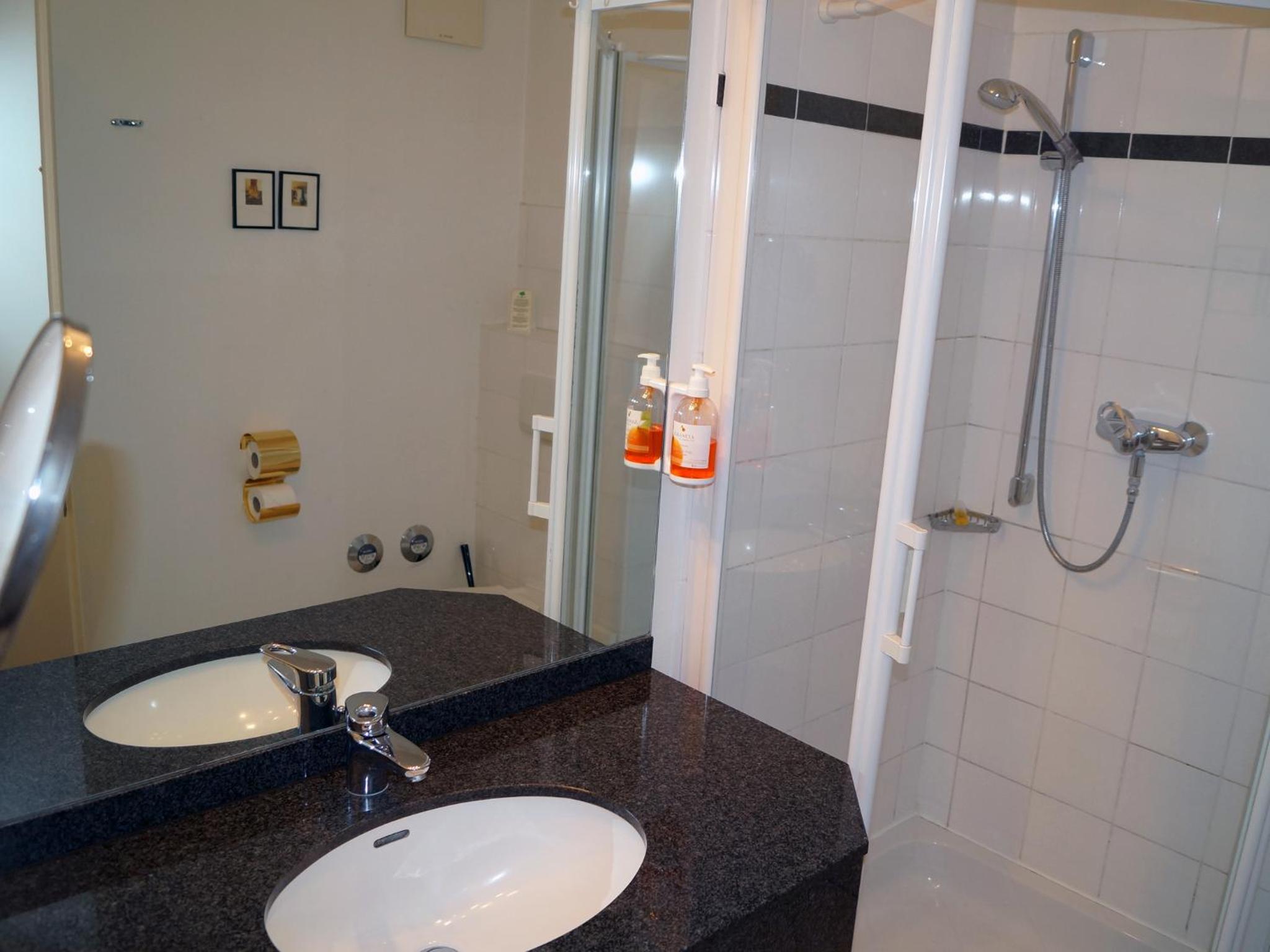 Double Room with Extra Bed - Photo 2