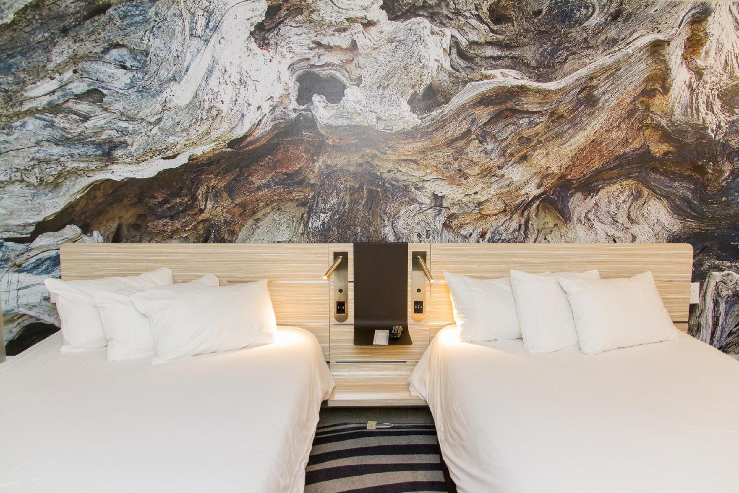 Executive Double Room with Two Double Beds - Photo 2