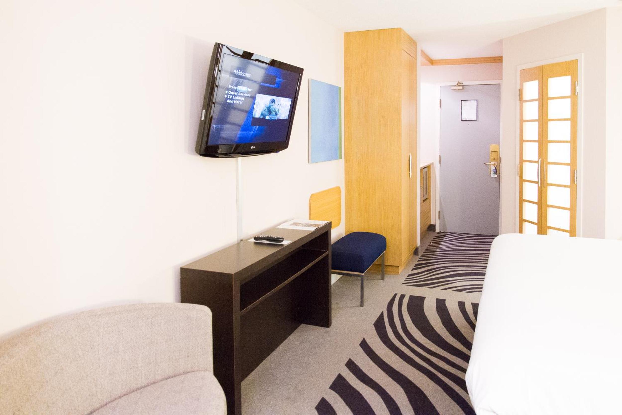 Superior King Room - Photo 9