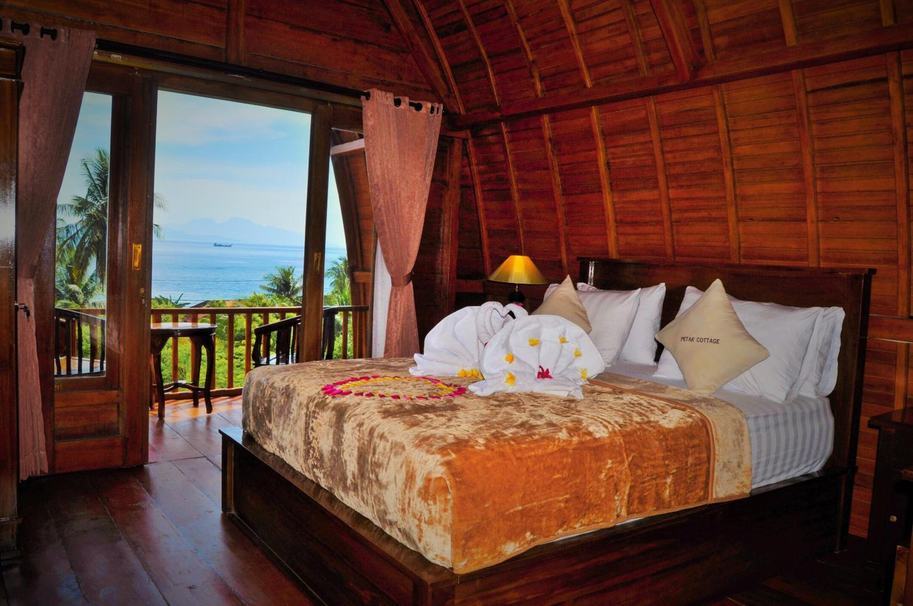 Deluxe Bungalow with Ocean and Agung Mount View - Photo 50