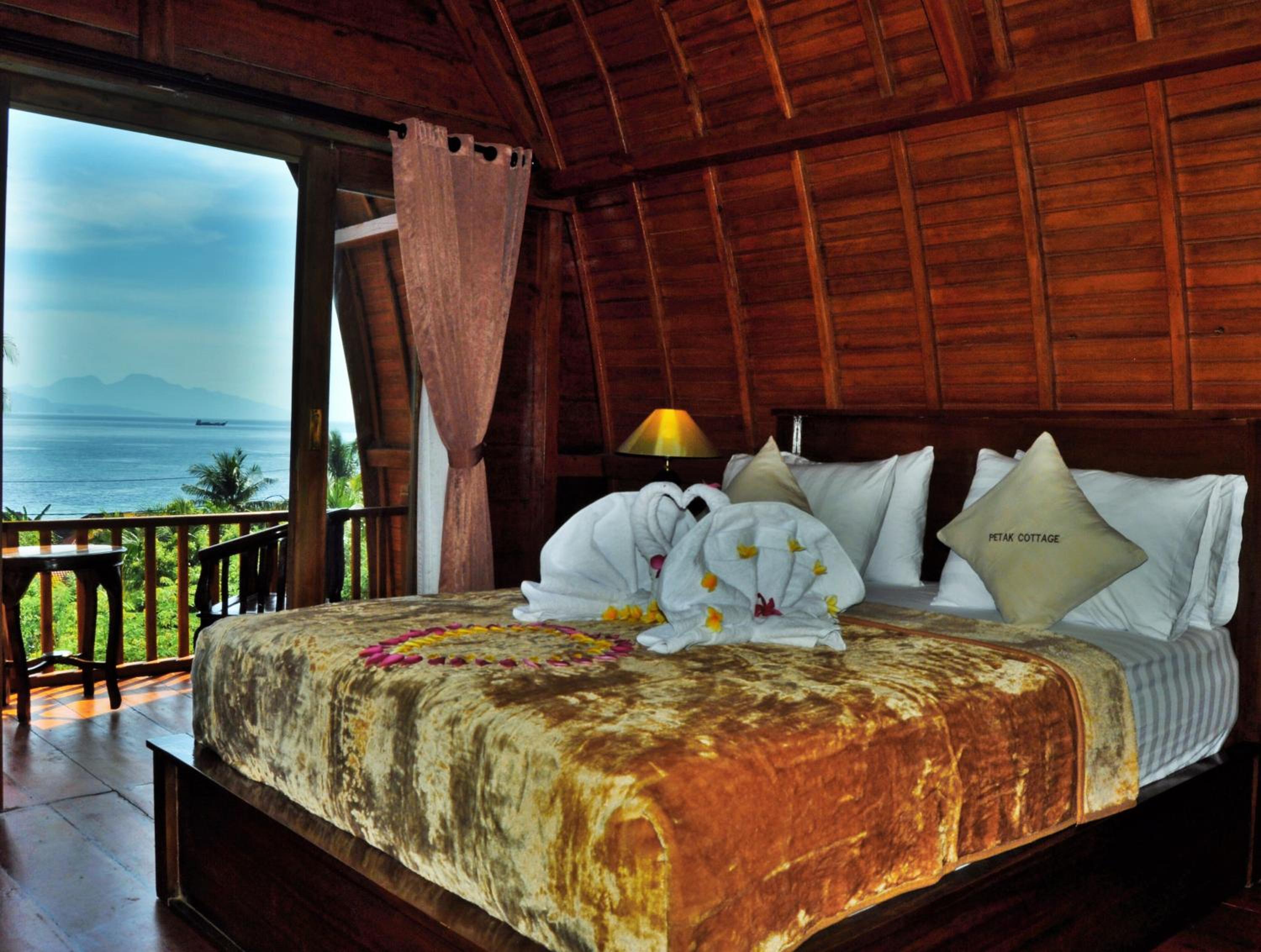 Deluxe Bungalow with Ocean and Agung Mount View - Photo 38