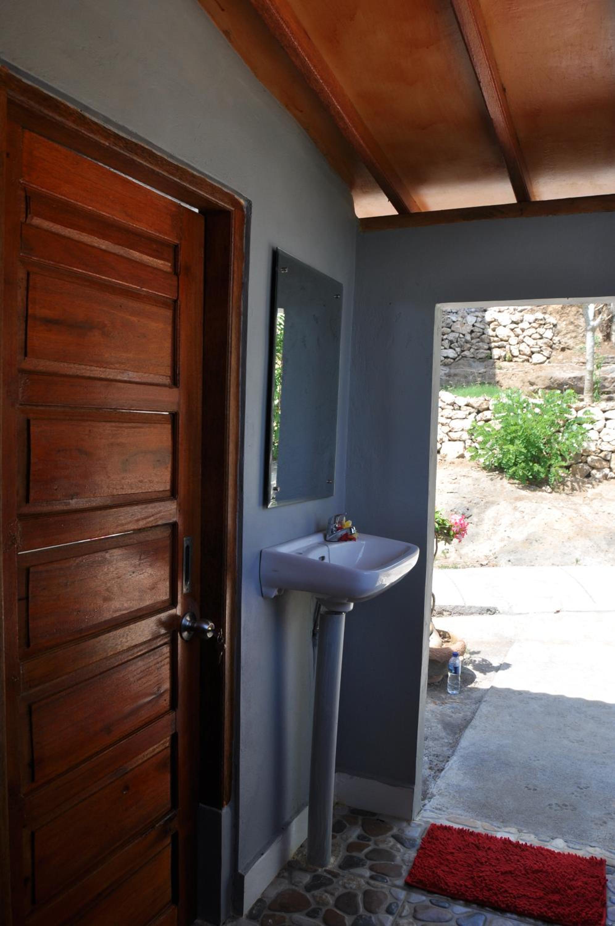 Deluxe Bungalow with Ocean and Agung Mount View - Photo 32